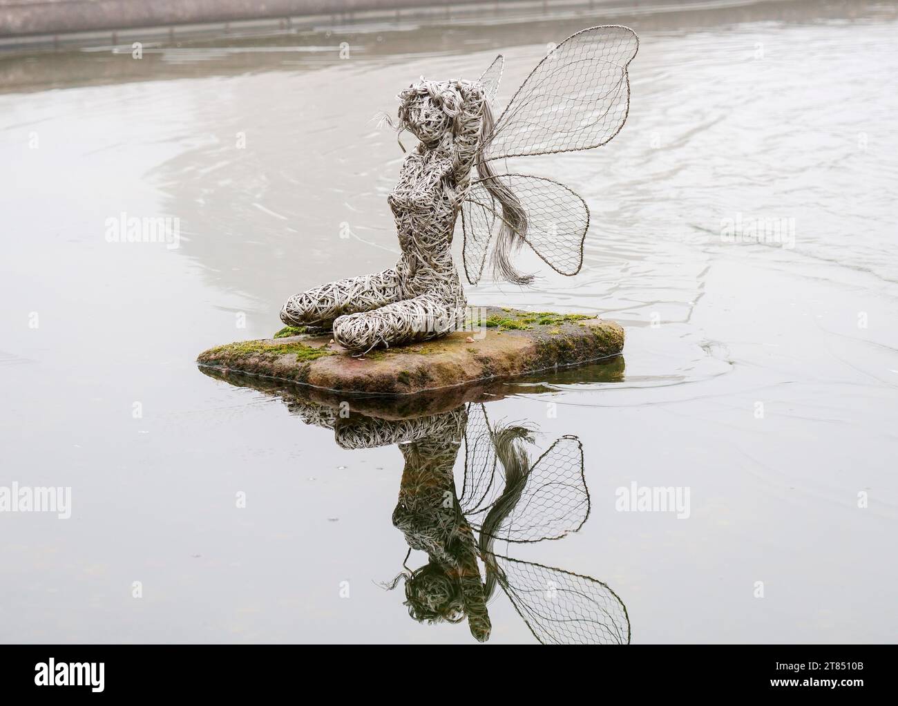 Wire sculpture by Robin Wright on display at Trentham Gardens