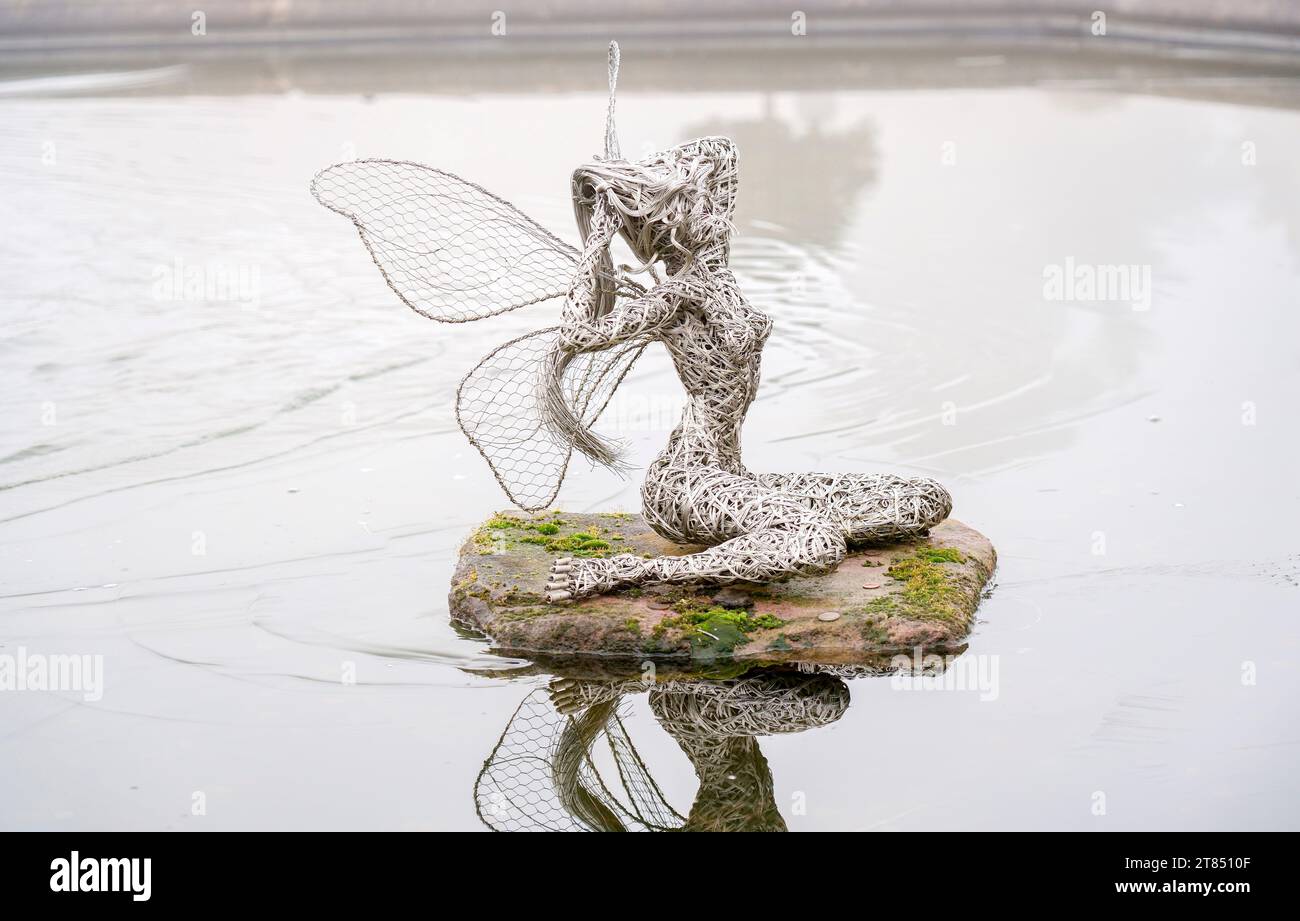 Wire sculpture by Robin Wright on display at Trentham Gardens
