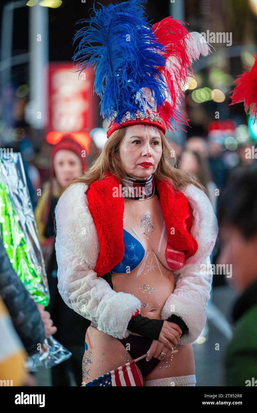 Scantily dressed hi-res stock photography and images - Alamy Scantily dressed hi-res stock photography and images - Alamy