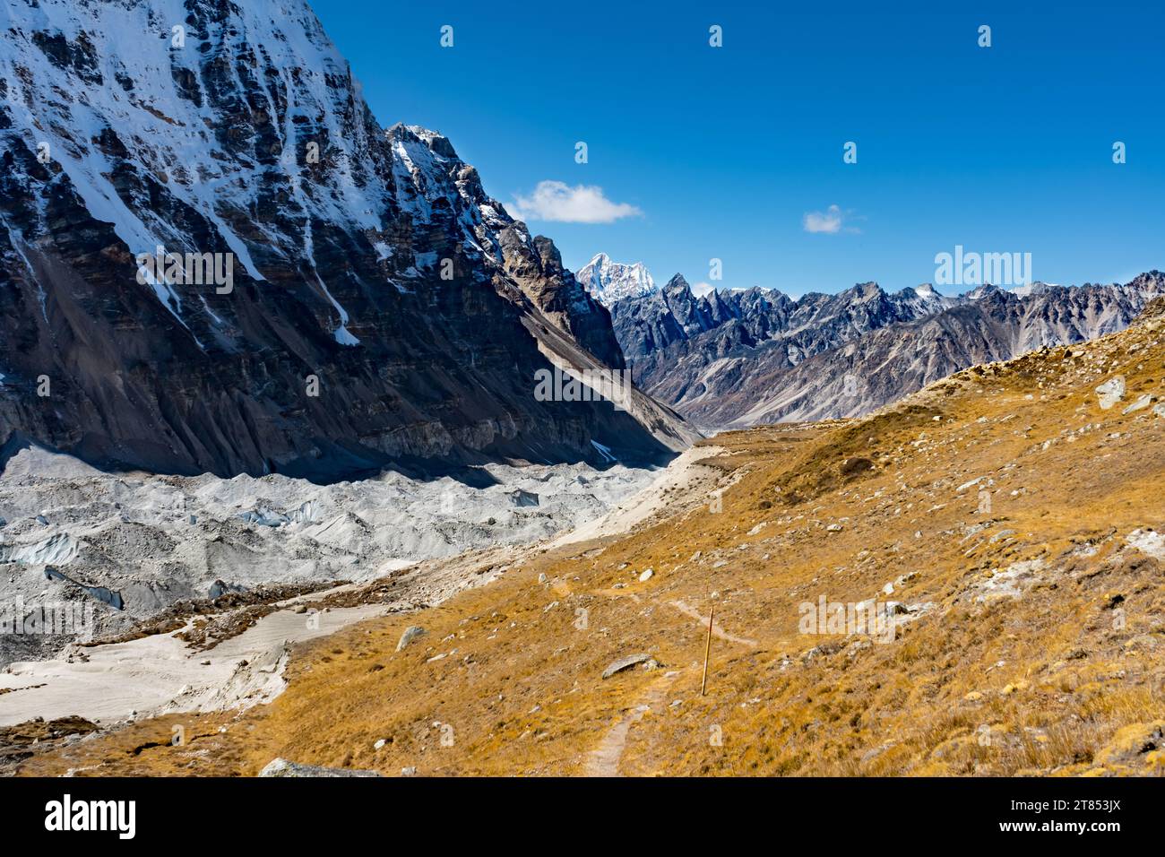 Beautiful Himalaya Views on the way to Pangpema during Kanchenjunga North Base Camp Trek in Nepal Stock Photo