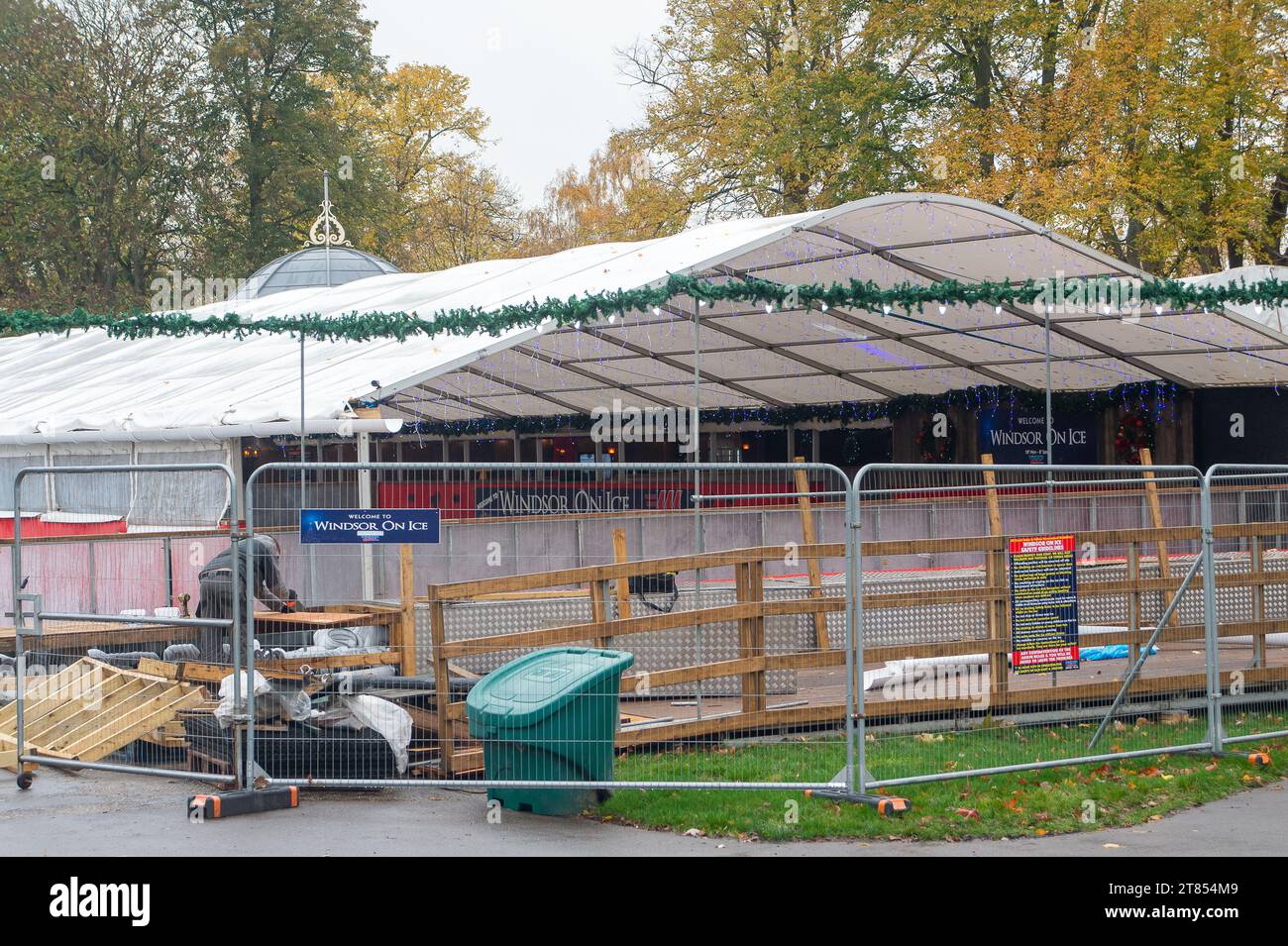 Windsor, Berkshire, UK. 16th November, 2023. Final preparations are
