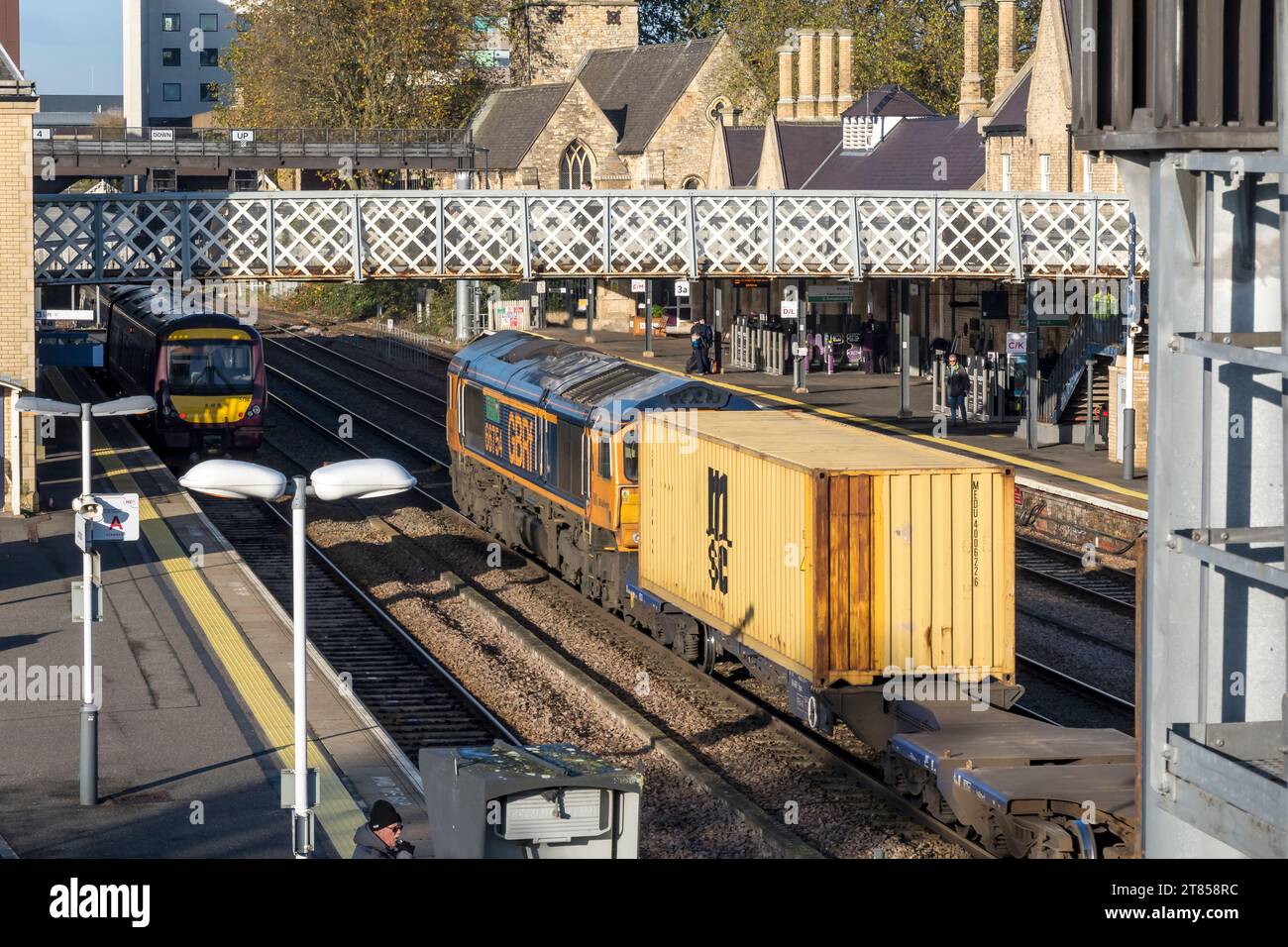 GB Freightliner passing through Lincoln city railway station on the ...