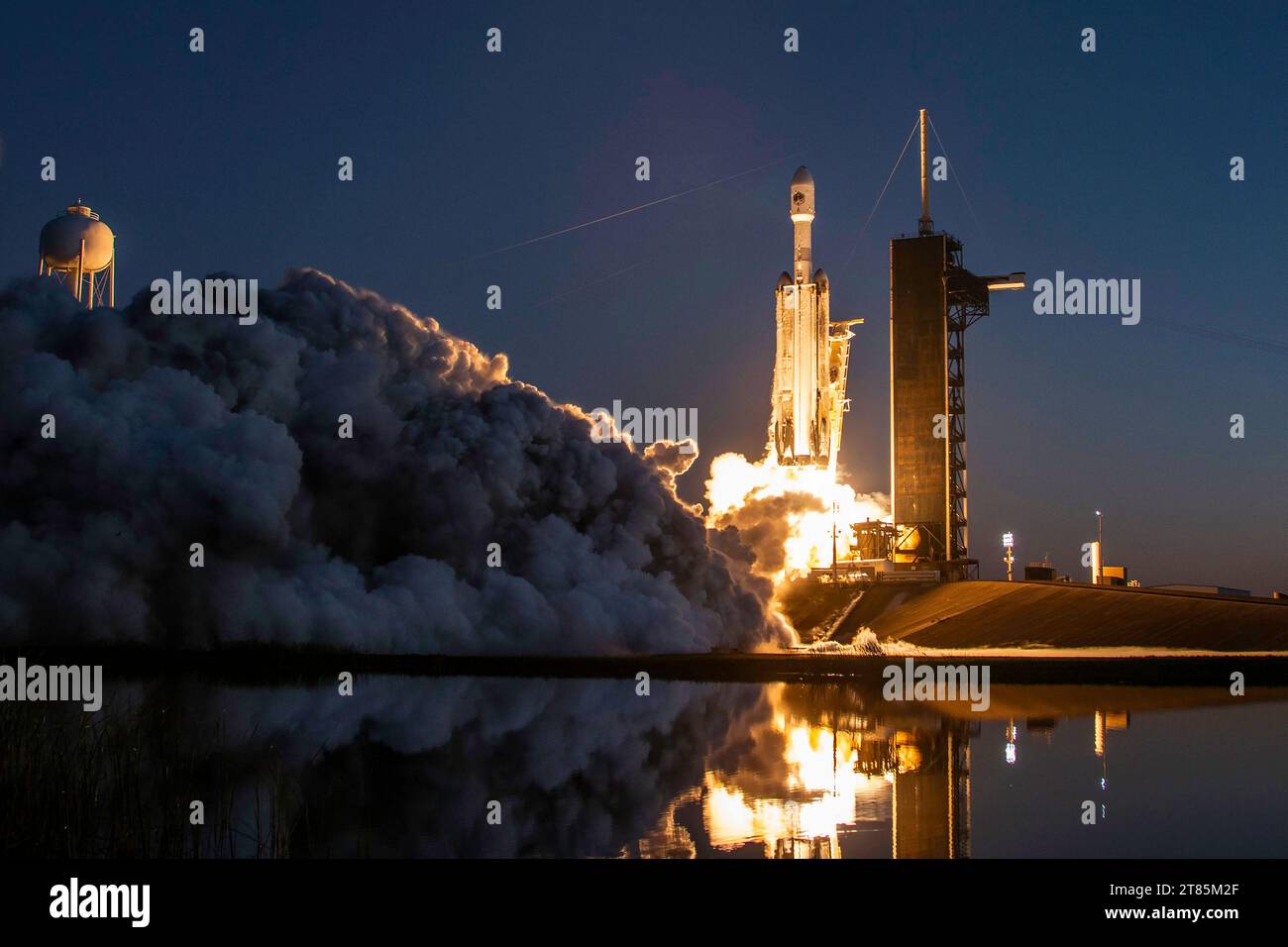 KENNEDY SPACE CENTER, FLORIDA, USA - 15 January 2023 - A SpaceX Falcon Heavy rocket carrying the USSF-67 satellite and some smaller ones, launches off Stock Photo