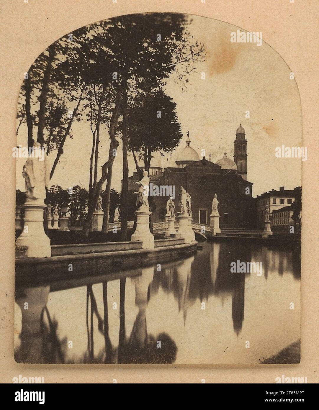Paul Pretsch View of a church at a river with statues, Padua. Right photo of a stereoscopy, salt paper, on Tableau 1855 , 1855 Stock Photo