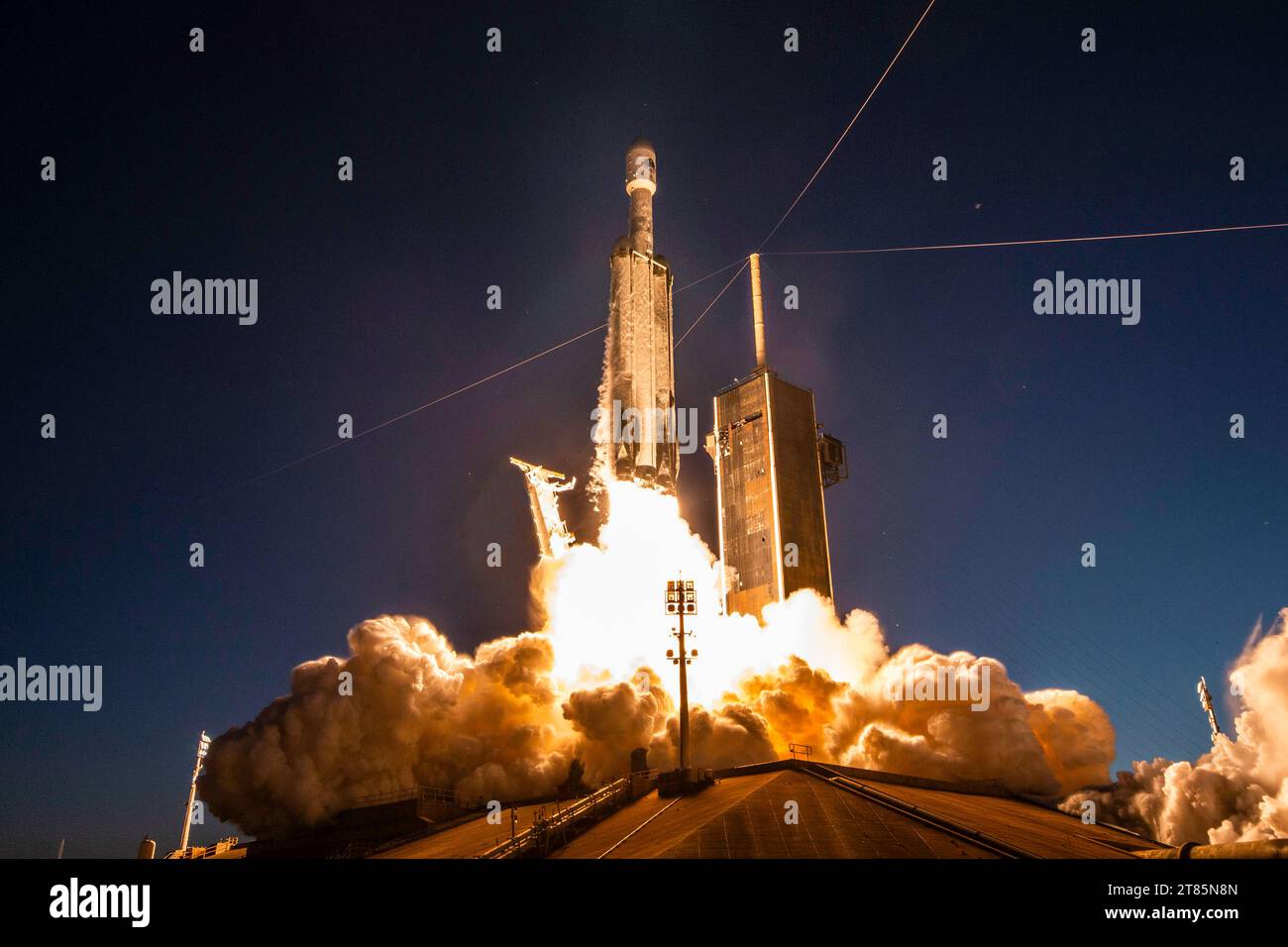 KENNEDY SPACE CENTER, FLORIDA, USA - 15 January 2023 - A SpaceX Falcon Heavy rocket carrying the USSF-67 satellite and some smaller ones, launches off Stock Photo