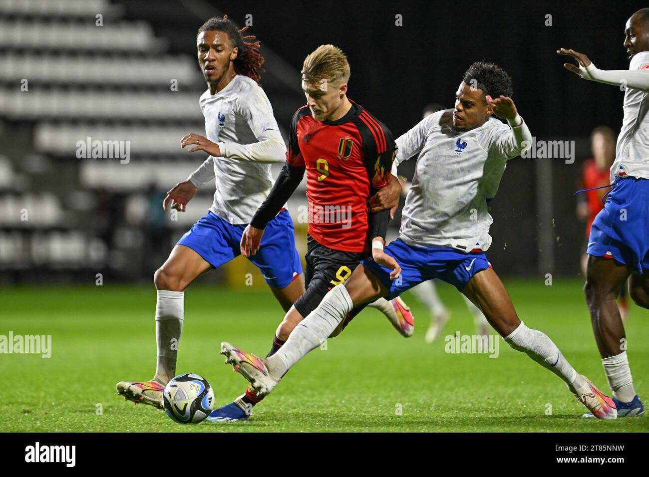 Tubize, Belgium. 18th Nov, 2023. Brahim TRAORE (5) of France and Therence KOUDOU (20) of France pictured defending on Norman Bassette (9) of Belgium during a friendly soccer game between the national under 20 teams of Belgium and France on Saturday 18 November 2023 in Tubize, Belgium . Credit: sportpix/Alamy Live News Stock Photo