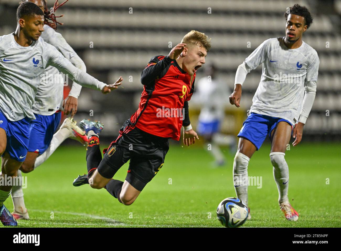 Tubize, Belgium. 18th Nov, 2023. Norman Bassette (9) of Belgium pictured being fouled by Therence KOUDOU (20) of France during a friendly soccer game between the national under 20 teams of Belgium and France on Saturday 18 November 2023 in Tubize, Belgium . Credit: sportpix/Alamy Live News Stock Photo