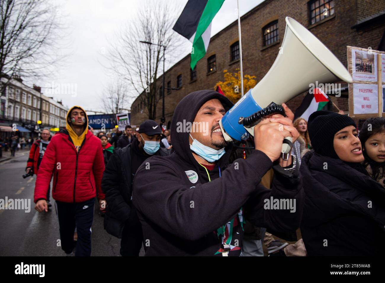 18th November 2023. London, UK. Palestinian activists marching through ...