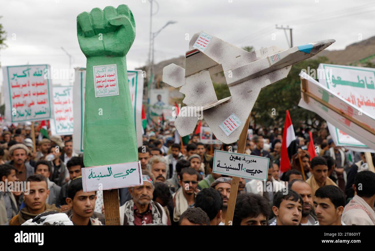 Yemenis chanting slogans during a protest in support of Palestinians on November 18, 2023, amid ongoing battles between Israel and the Palestinian Hamas movement in Gaza Stock Photo