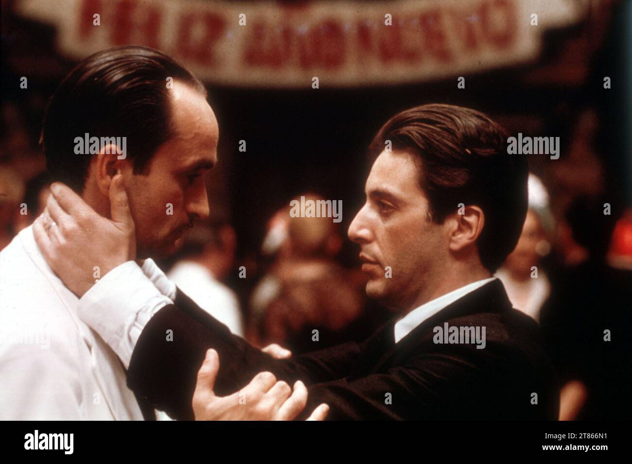 AL PACINO and JOHN CAZALE in THE GODFATHER PART II (1974), directed by FRANCIS FORD COPPOLA. Credit: PARAMOUNT PICTURES / Album Stock Photo