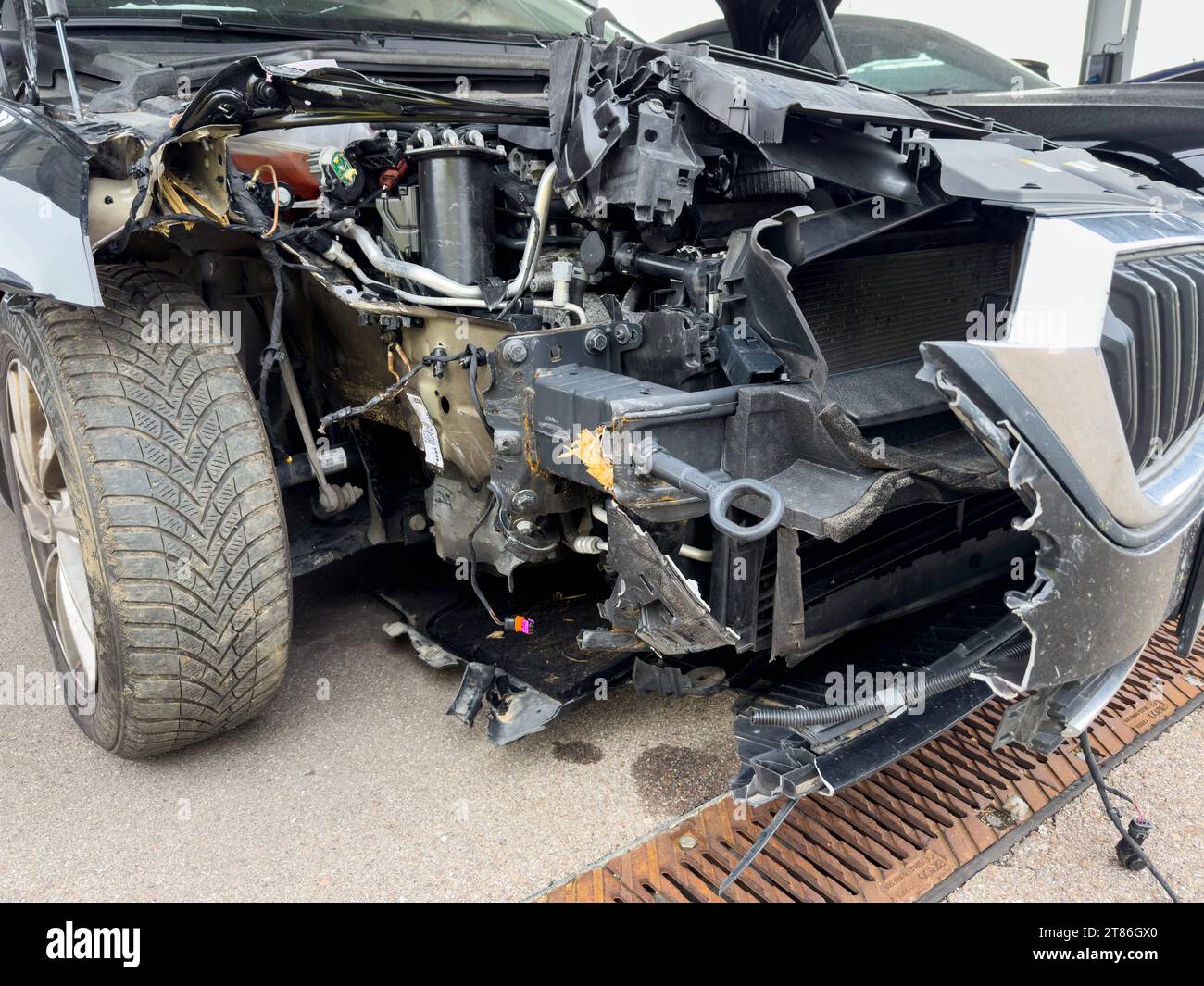 Bavaria, Germany - November 14, 2023: Car totaled after a traffic accident *** Auto mit Totalschaden nach einem Verkehrsunfall Credit: Imago/Alamy Live News Stock Photo