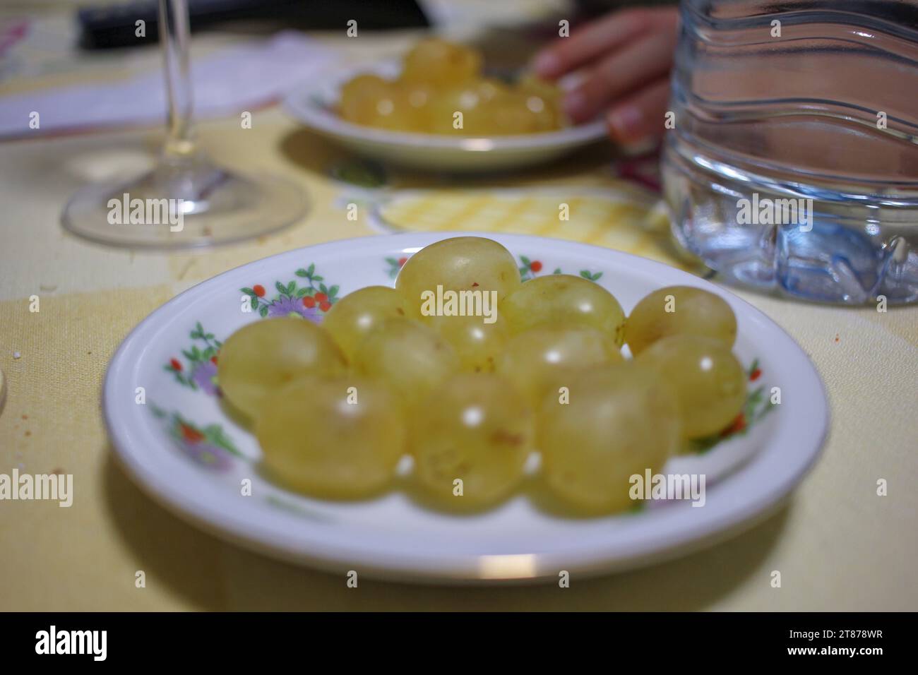 delicious grapes of good luck ready to be eaten Stock Photo Alamy