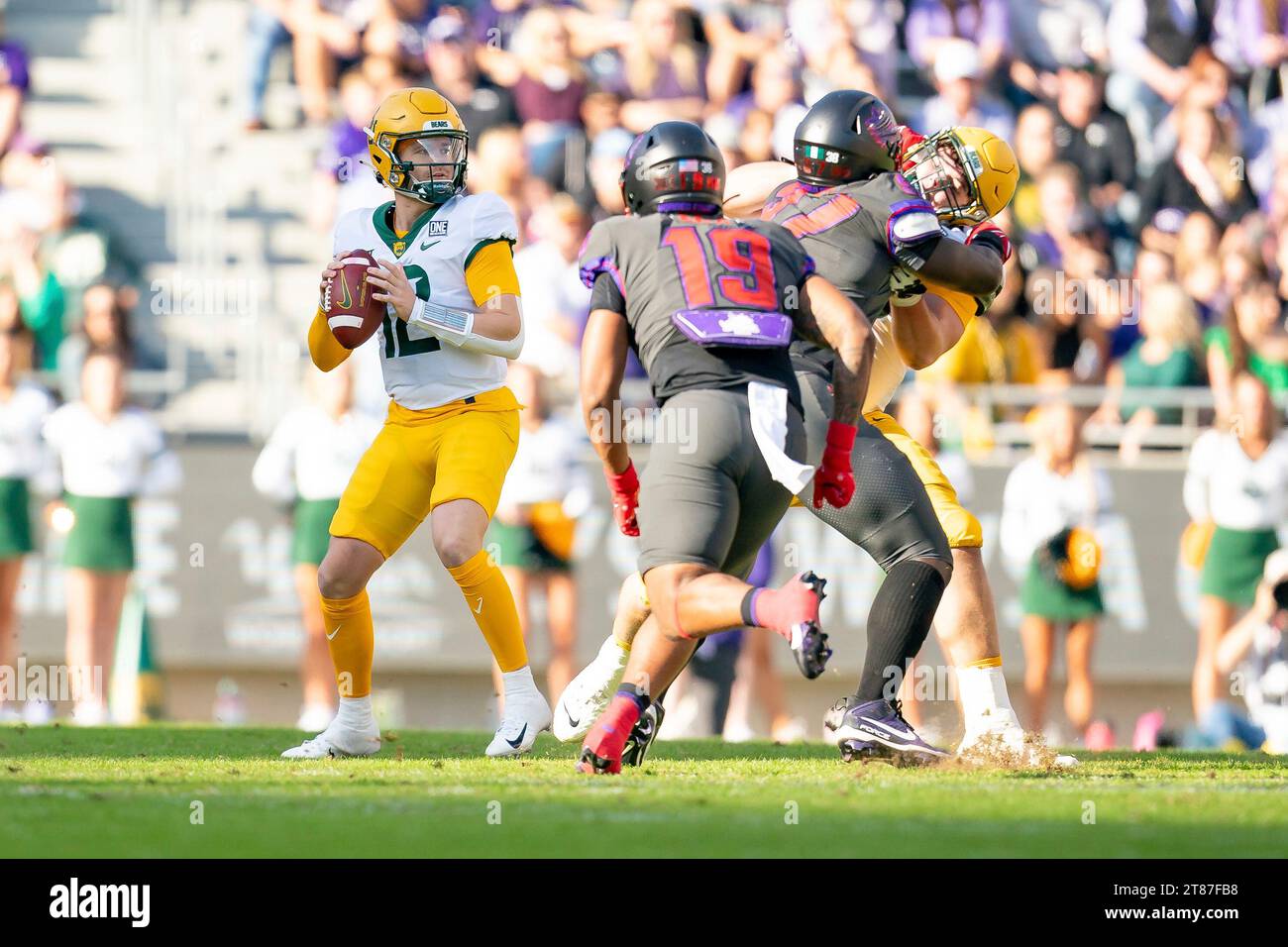 FORT WORTH, TX - NOVEMBER 18:Baylor Bears quarterback Blake Shapen (12 ...