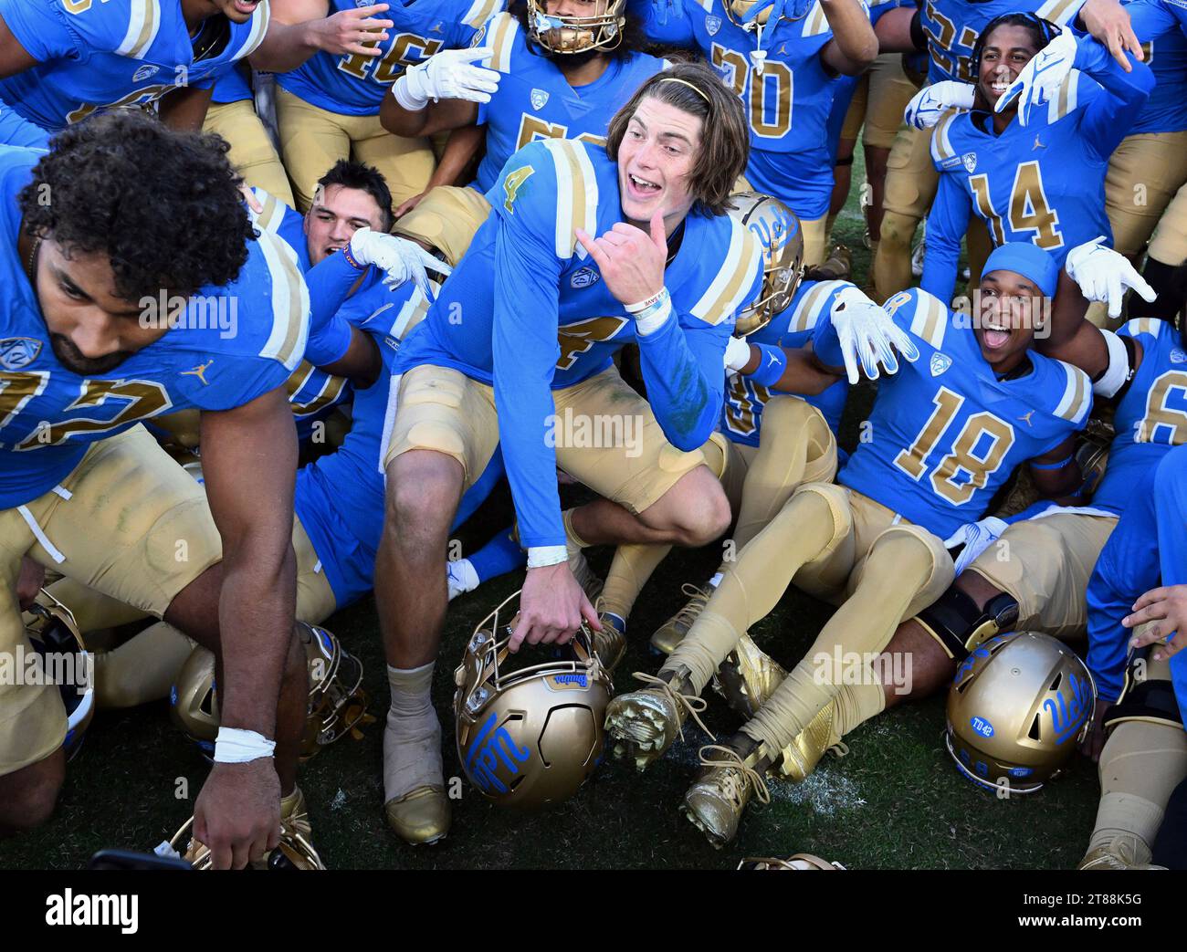 LOS ANGELES, CA - NOVEMBER 18: UCLA Bruins quarterback Ethan Garbers (4 ...
