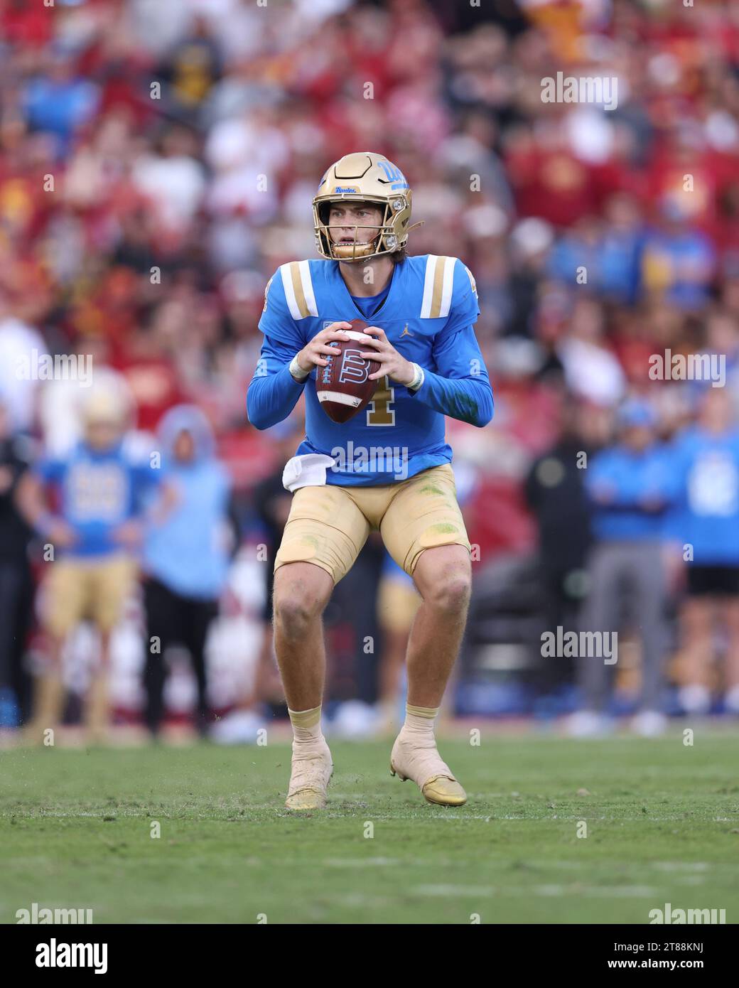 Los Angeles, California, USA. 18th Nov, 2023. UCLA quarterback ETHAN ...