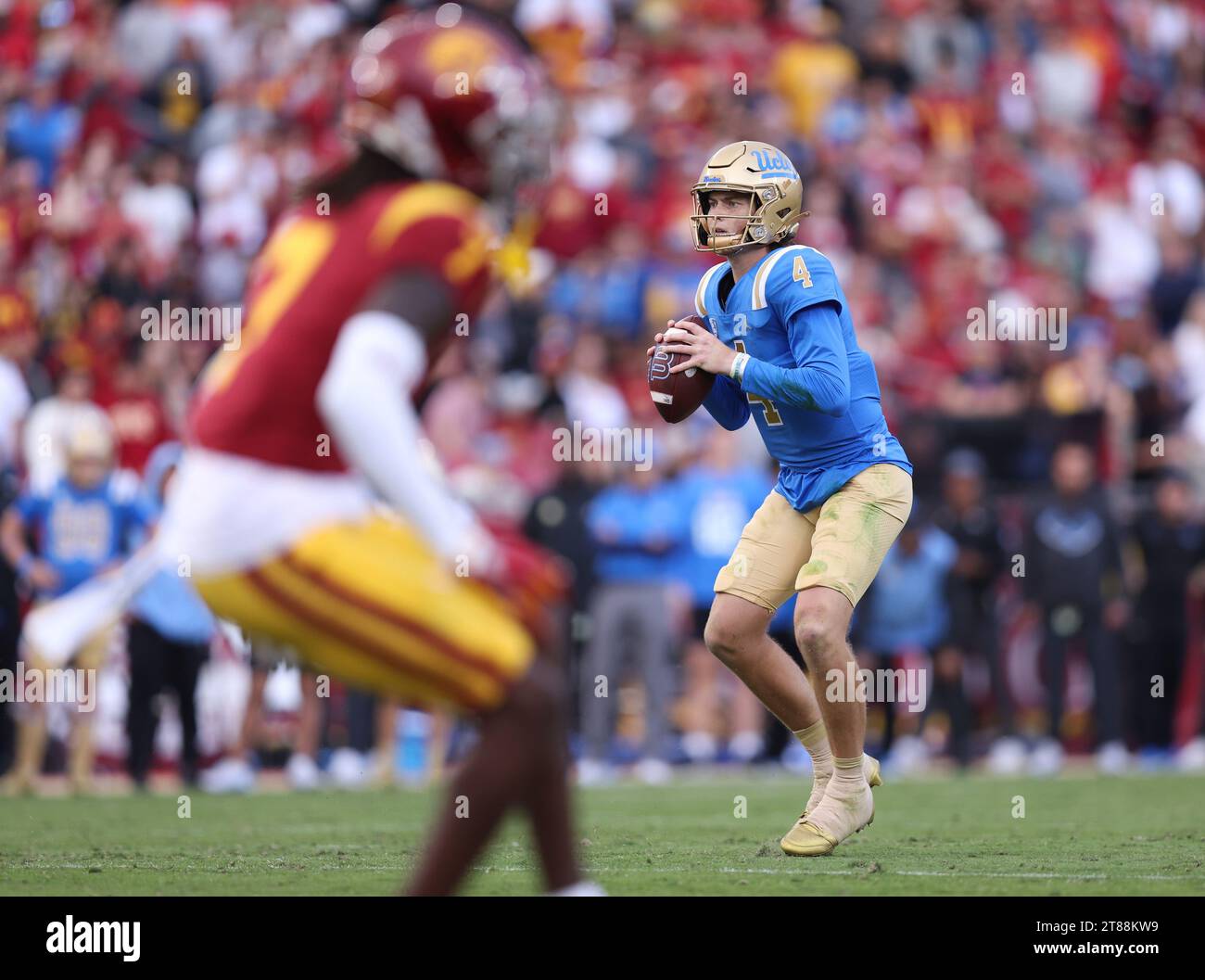 Los Angeles, California, USA. 18th Nov, 2023. UCLA quarterback ETHAN ...