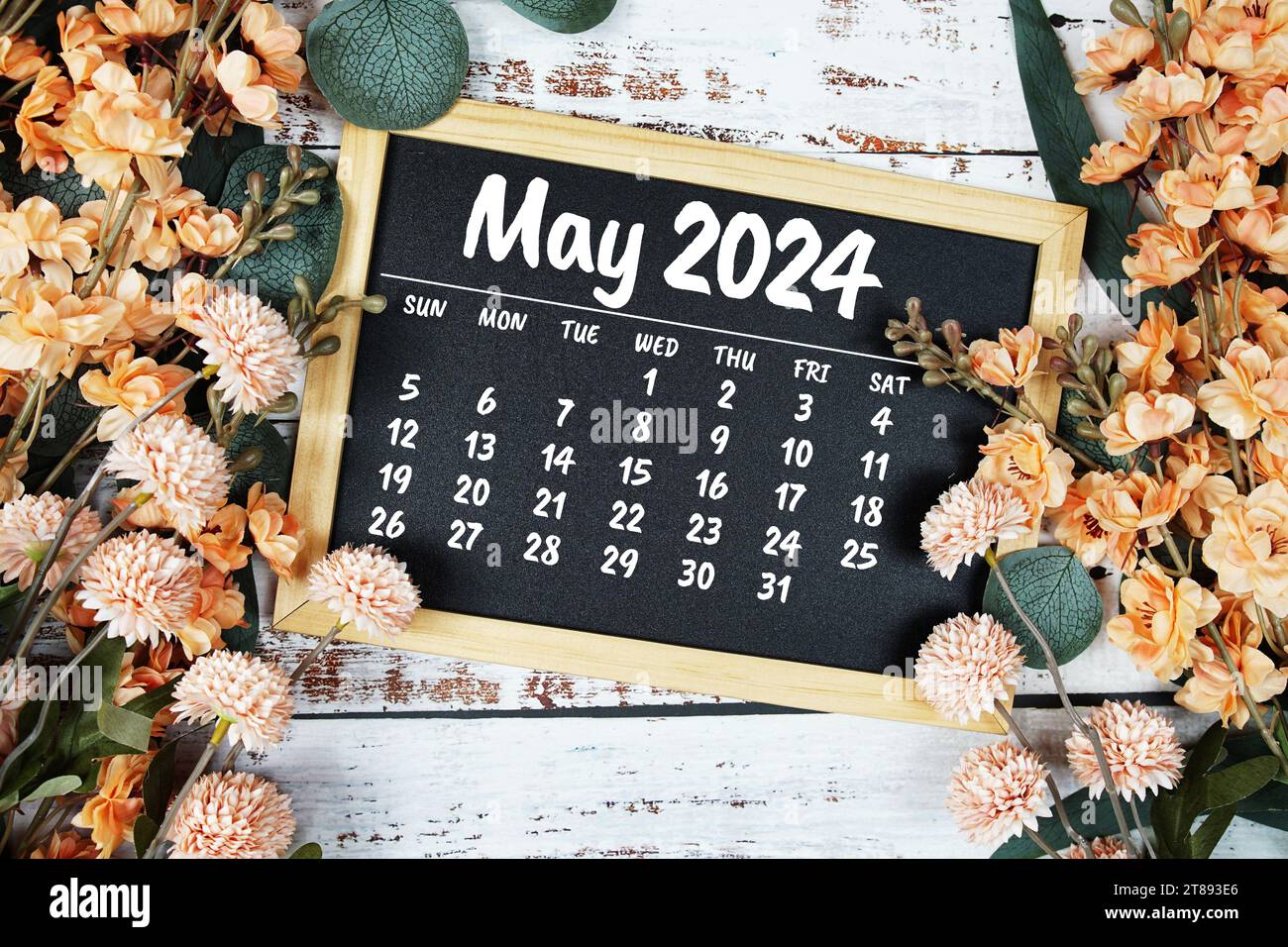 May 2024 monthly calendar with flower bouquet decoration on wooden