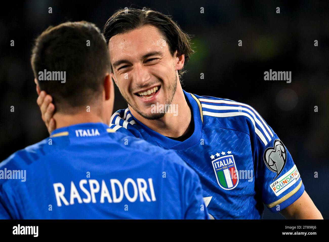 Matteo Darmian of Italy celebrates with Raspadori after scoring
