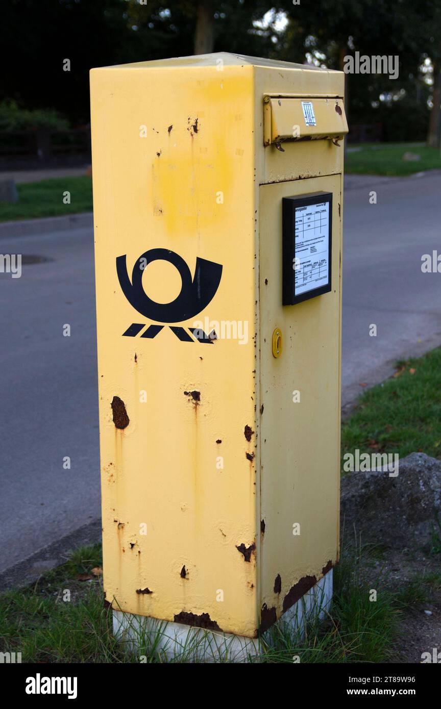Deutsche post box hi-res stock photography and images - Page 3 - Alamy