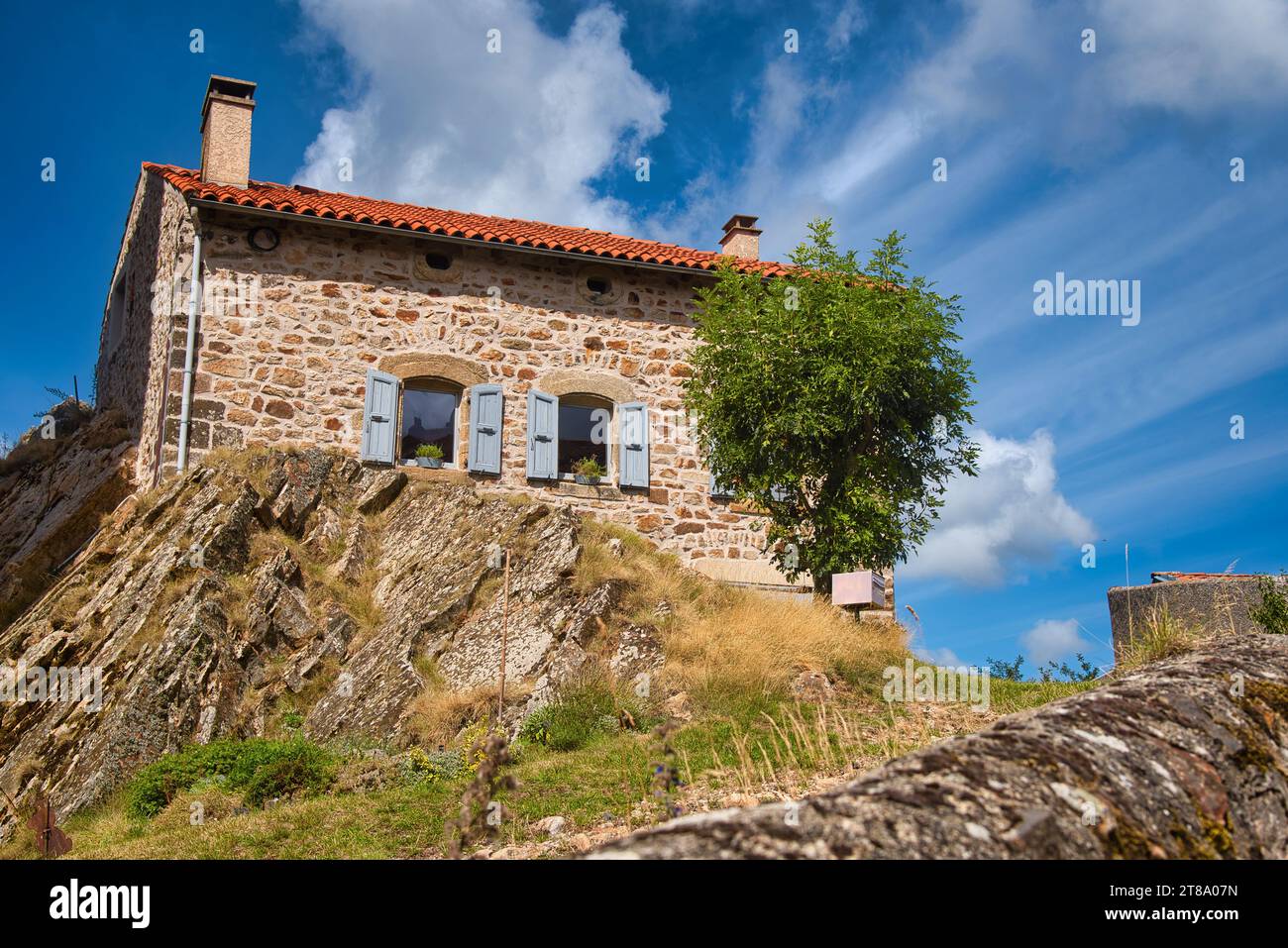 une maison traditionnelle en pierre à Pradelles en Auvergne /    a traditional stone house in Pradelles, Auvergne Stock Photo