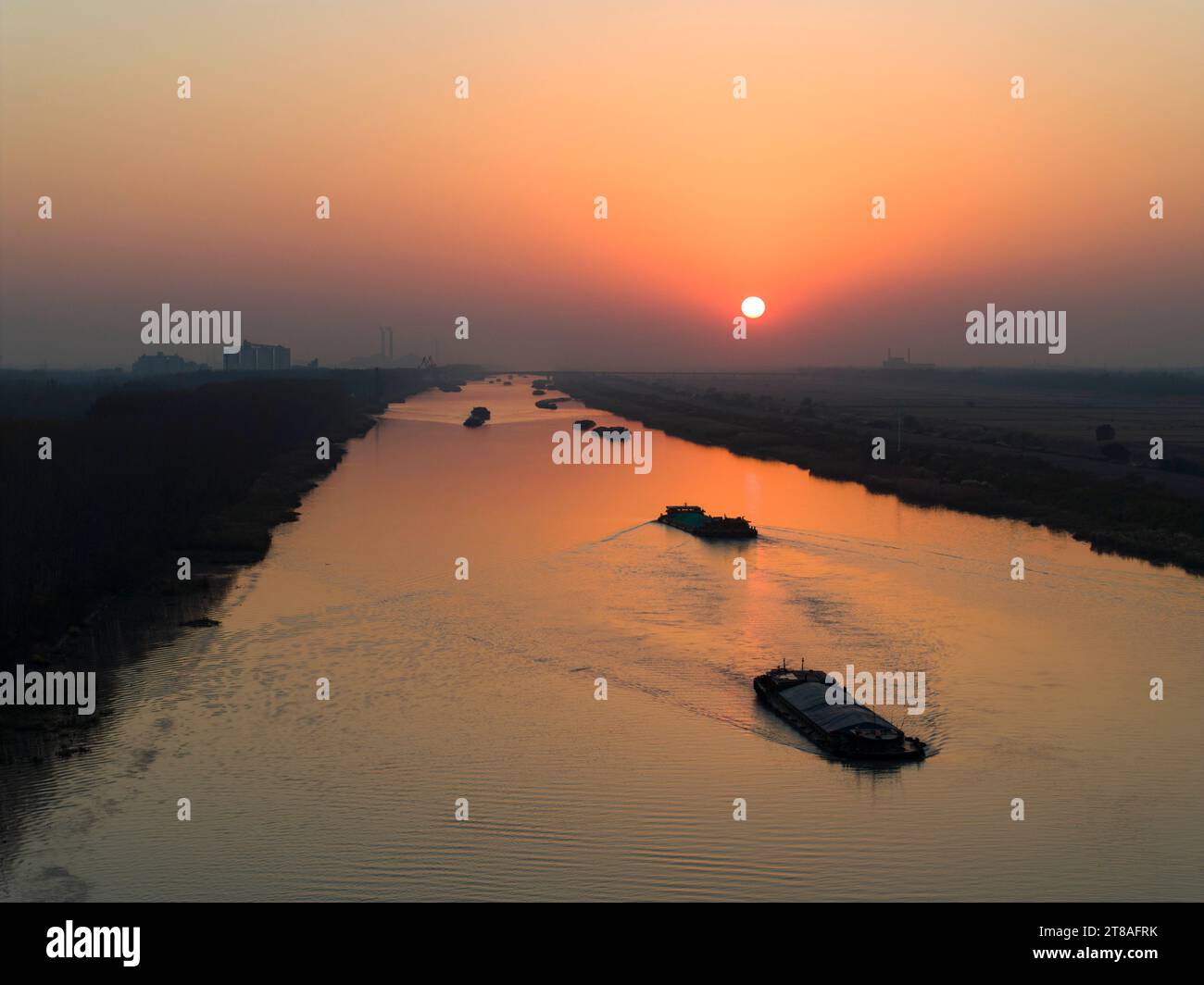 HUAI'AN, CHINA - NOVEMBER 19, 2023 - Cargo ships sailing in the main irrigation channel of northern Jiangsu in Huai 'an city, Jiangsu Province, China, Stock Photo