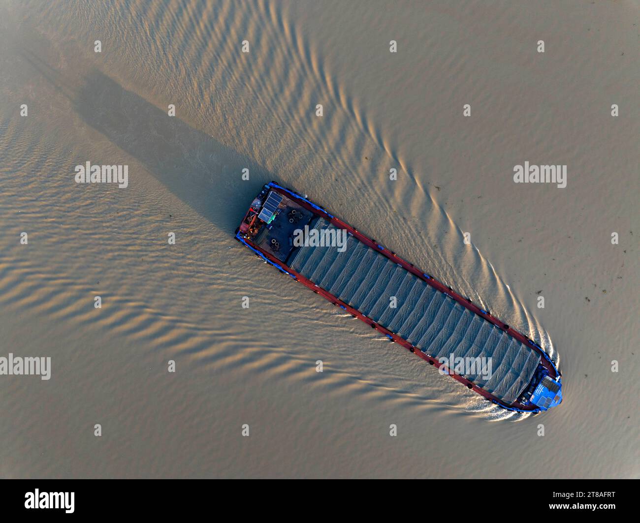 HUAI'AN, CHINA - NOVEMBER 19, 2023 - Cargo ships sailing in the main irrigation channel of northern Jiangsu in Huai 'an city, Jiangsu Province, China, Stock Photo