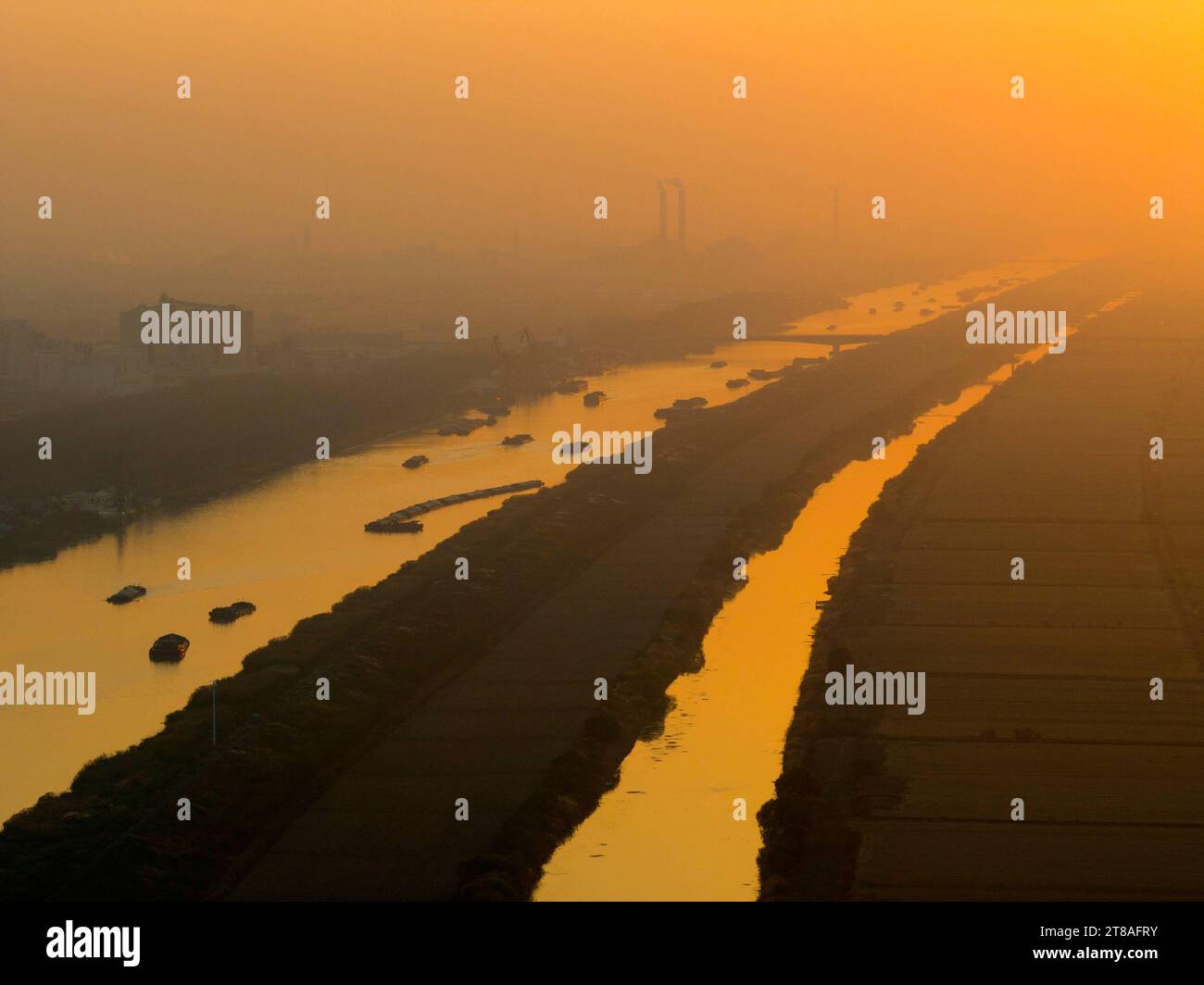 HUAI'AN, CHINA - NOVEMBER 19, 2023 - Cargo ships sailing in the main irrigation channel of northern Jiangsu in Huai 'an city, Jiangsu Province, China, Stock Photo