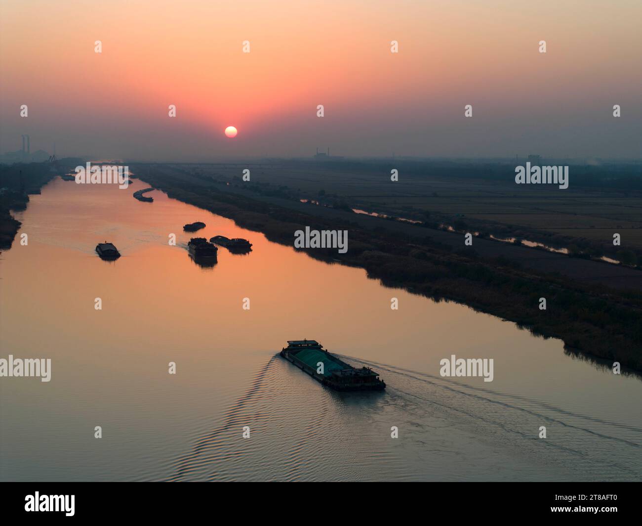 HUAI'AN, CHINA - NOVEMBER 19, 2023 - Cargo ships sailing in the main irrigation channel of northern Jiangsu in Huai 'an city, Jiangsu Province, China, Stock Photo