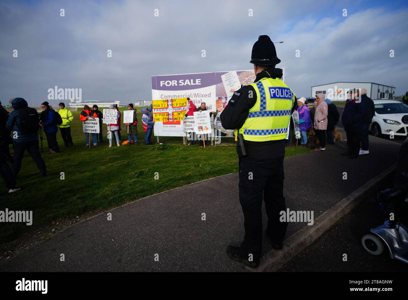 Portland victoria square dorset hi-res stock photography and images - Alamy