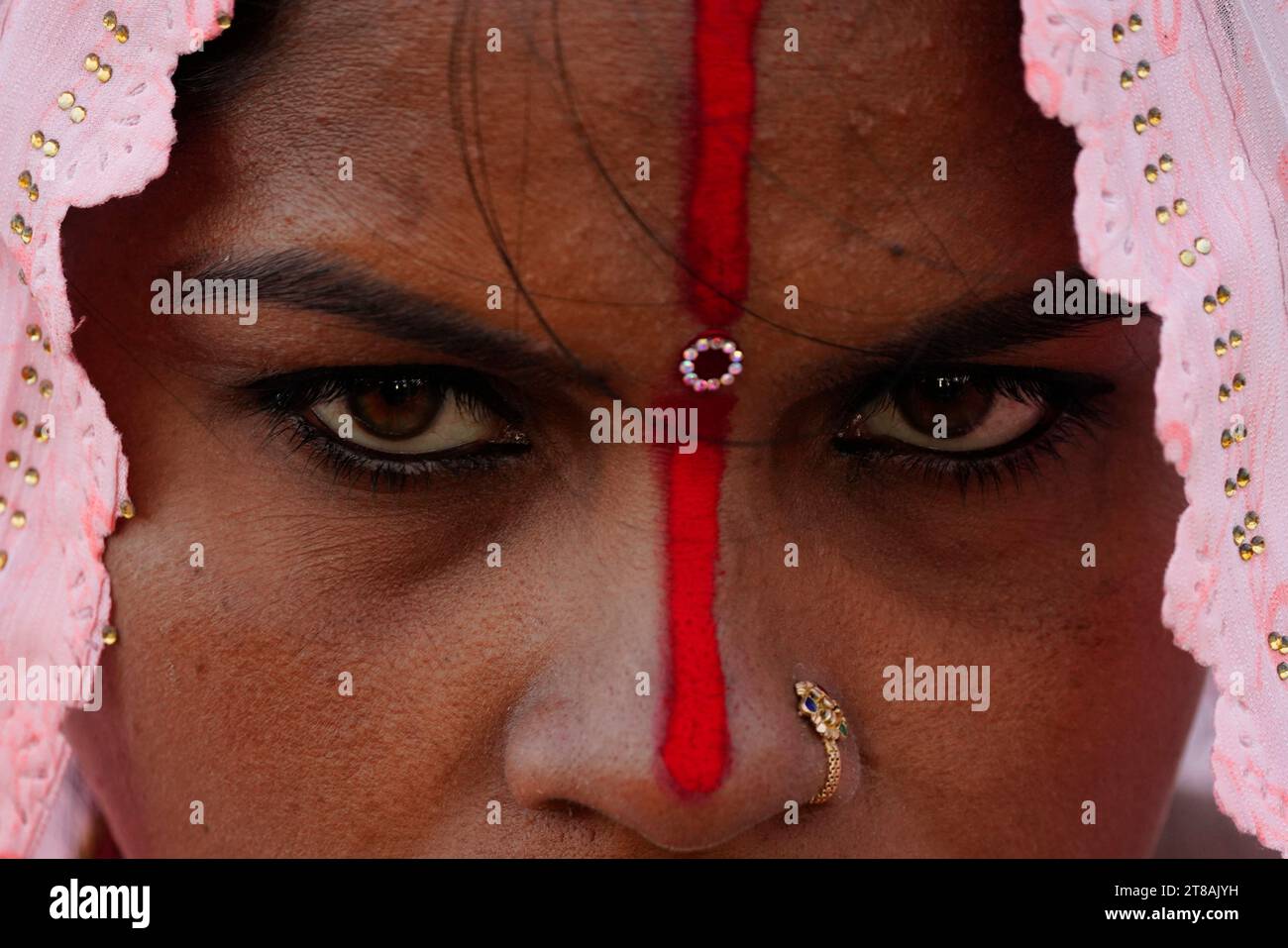 Hindus praying god river hi-res stock photography and images - Alamy
