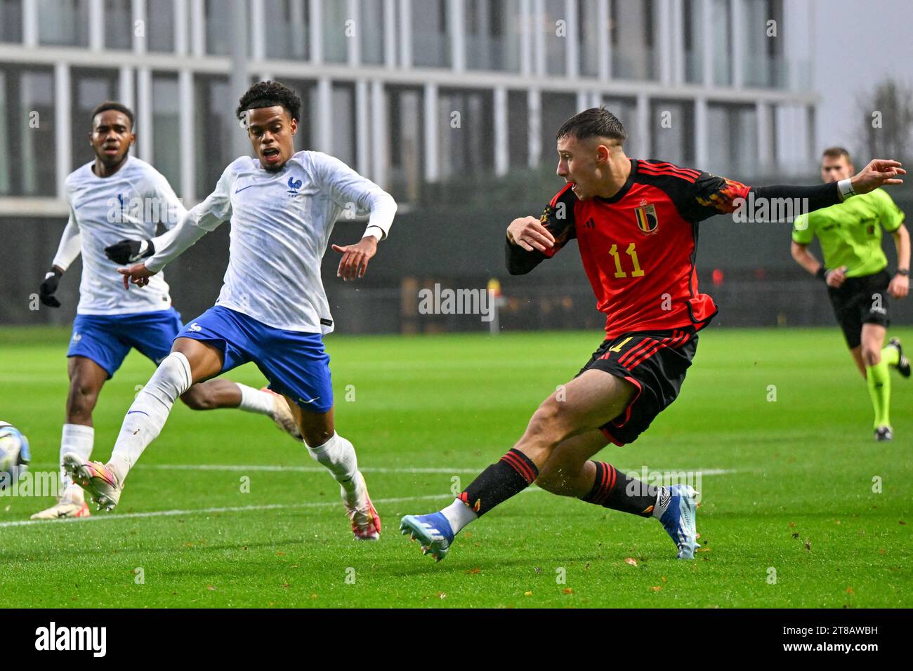 Tubize, Belgium. 18th Nov, 2023. Therence KOUDOU (20) of France pictured defending on Cedric Nuozzi (11) of Belgium during a friendly soccer game between the national under 20 teams of Belgium and France on Saturday 18 November 2023 in Tubize, Belgium . Credit: sportpix/Alamy Live News Stock Photo
