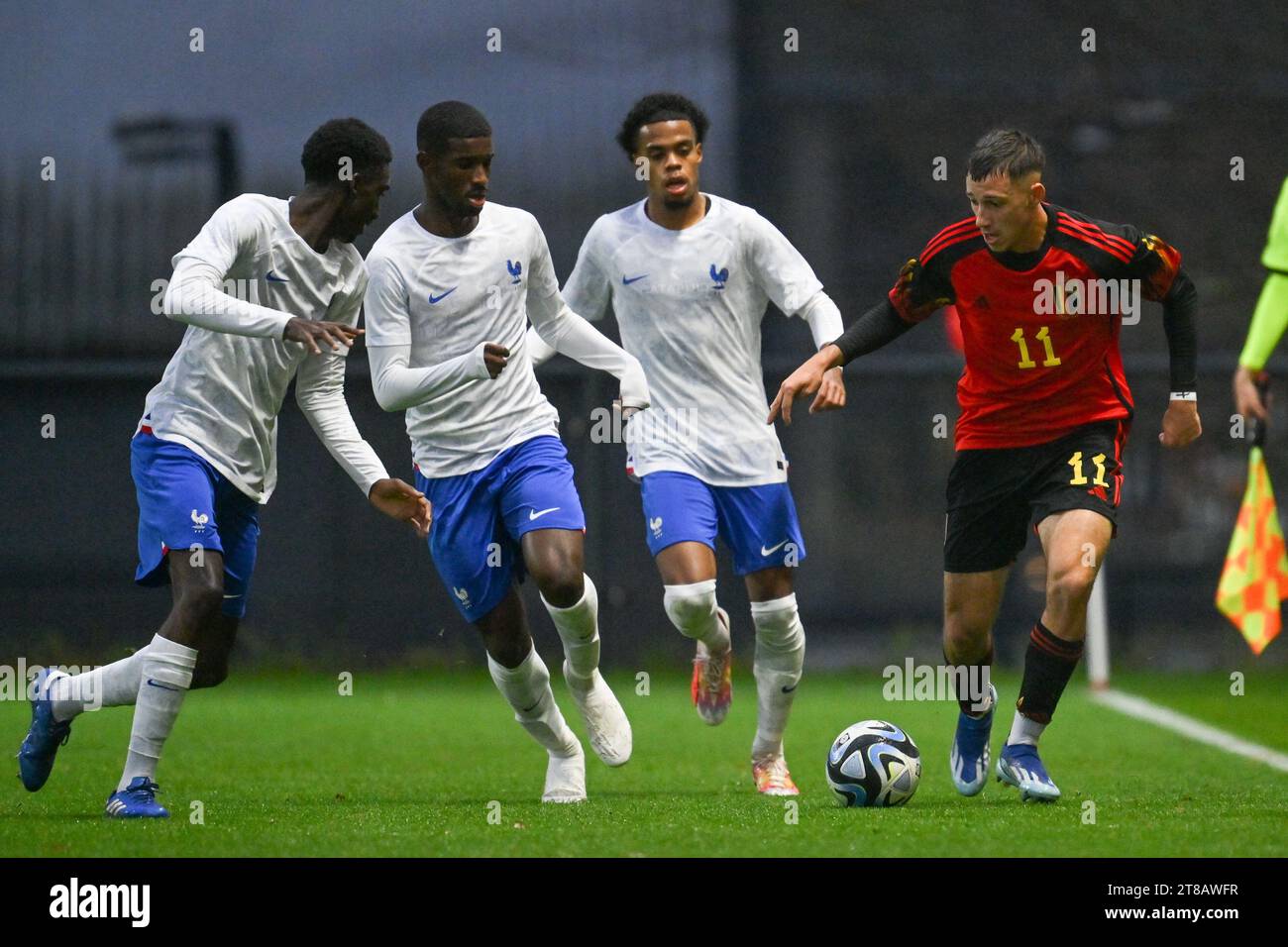 Tubize, Belgium. 18th Nov, 2023. Cedric Nuozzi (11) of Belgium pictured in a duel with Simon EBONOG (10) of France, Mohamed-Ali CHO (19) of France and Therence KOUDOU (20) of France during a friendly soccer game between the national under 20 teams of Belgium and France on Saturday 18 November 2023 in Tubize, Belgium . Credit: sportpix/Alamy Live News Stock Photo