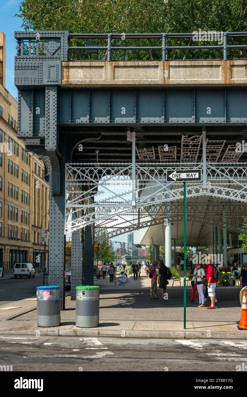 Chelsea, entrance of the New york high line new urban park formed from