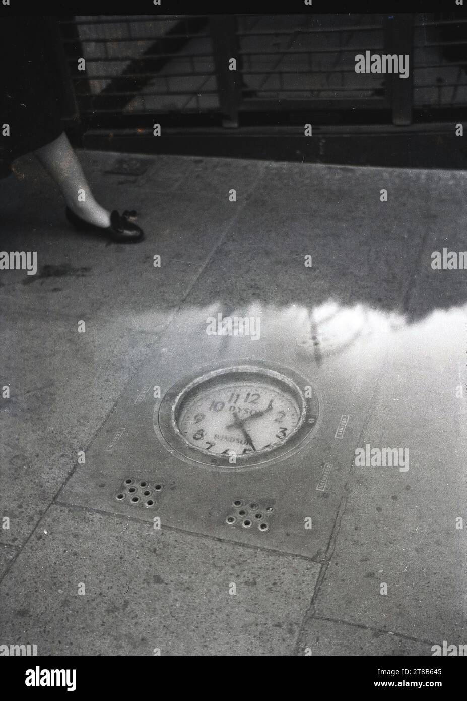 1950s, historical, a clock bedded into a pavement, Thames Street ...
