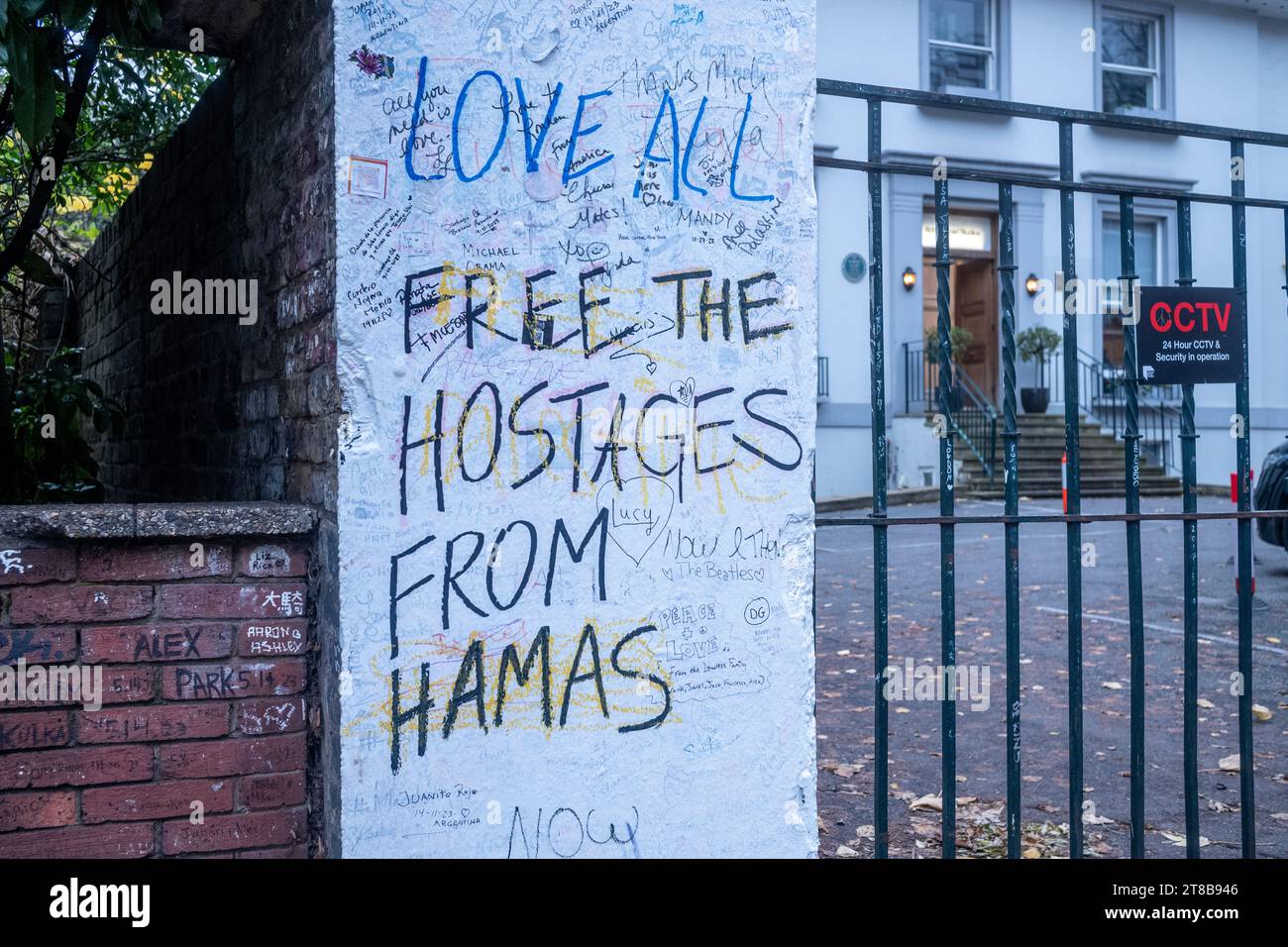 London, Abbey Road StudiosUK 19th November. On the boundary walls of the famous Abbey Road Studios, pro Israel supporters have written “Free the Hostages now” graffiti in the wake of Israeli hostages taken by Hamas on 7th October. Credit: Rena Pearl/Alamy Live News Stock Photo