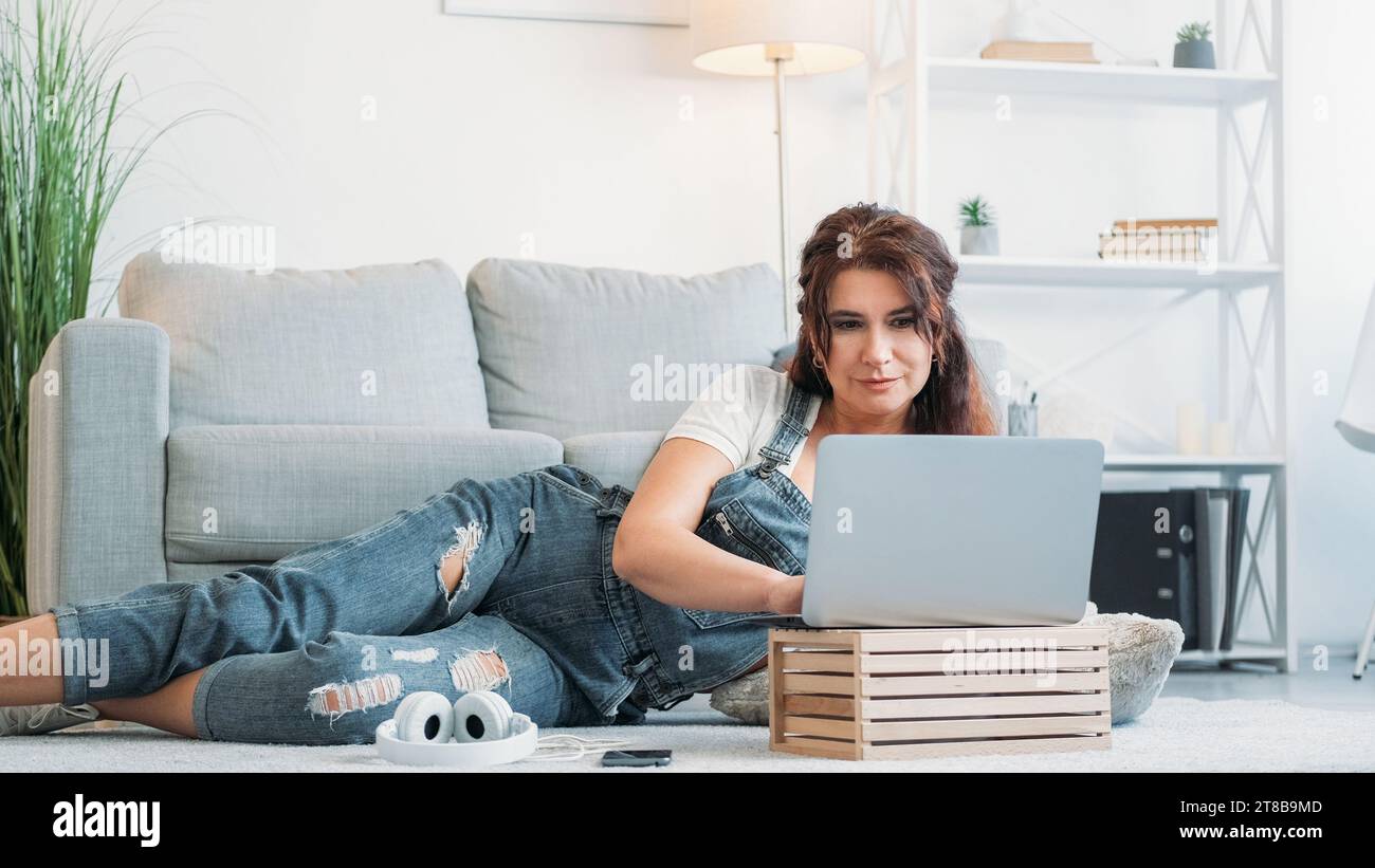 Virtual life happy woman computer technology Stock Photo - Alamy