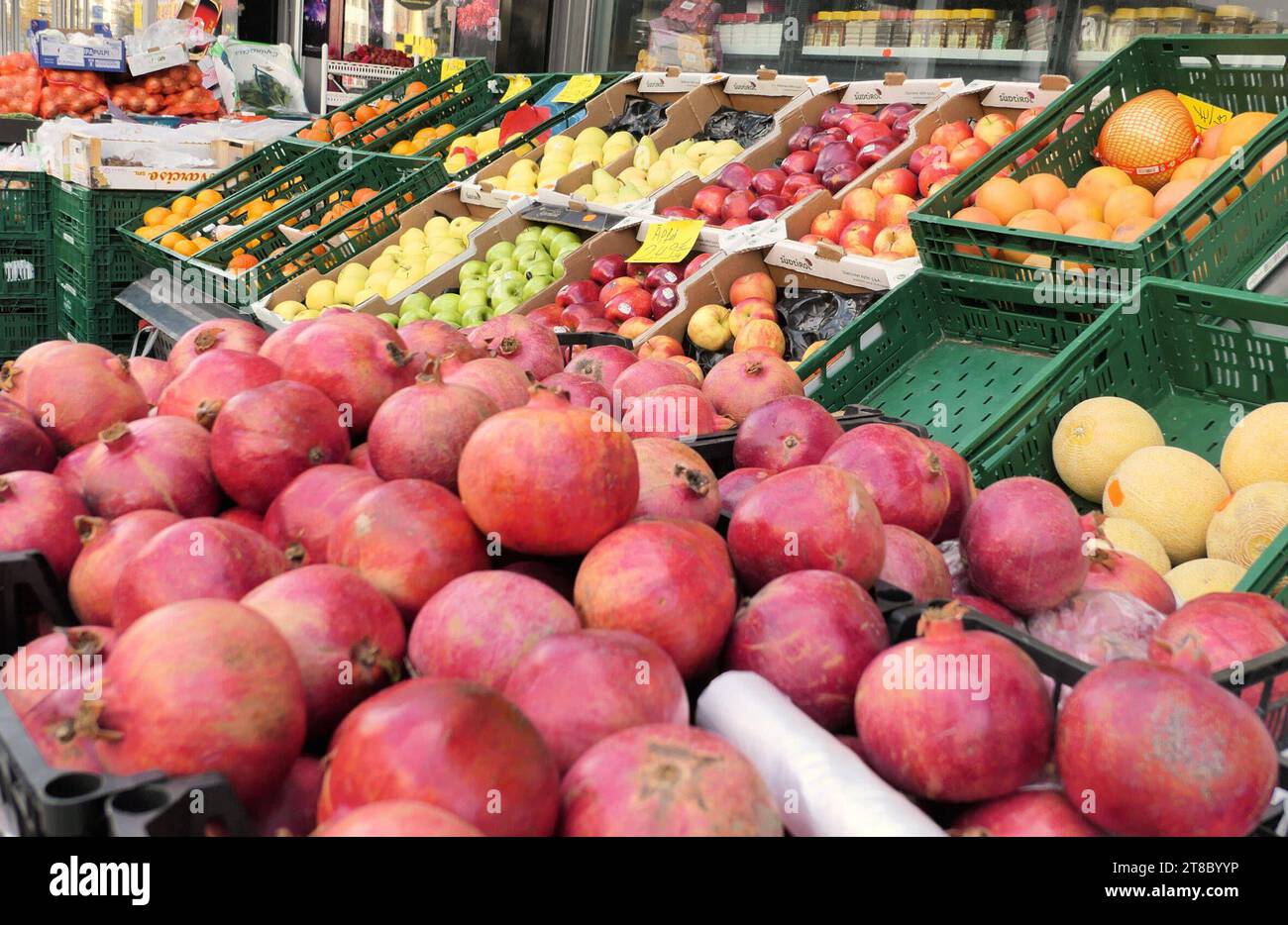 Obstverkauf - gesehen am 16.11.2023 in Hannover *** Fruit sale seen on 16 11 2023 in Hannover Credit: Imago/Alamy Live News Stock Photo