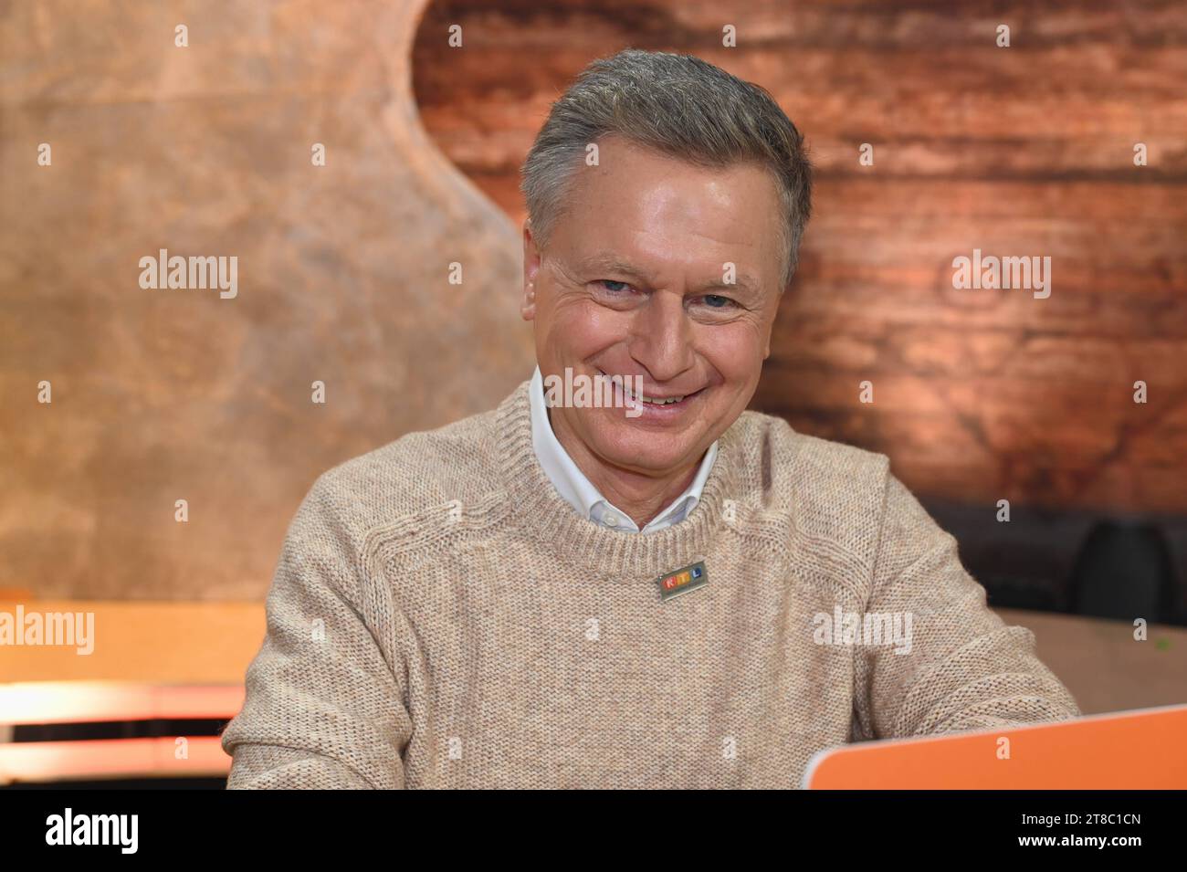 Moderator Raimund Brichta nimmt am 28. RTL Spendenmarathon wir helfen