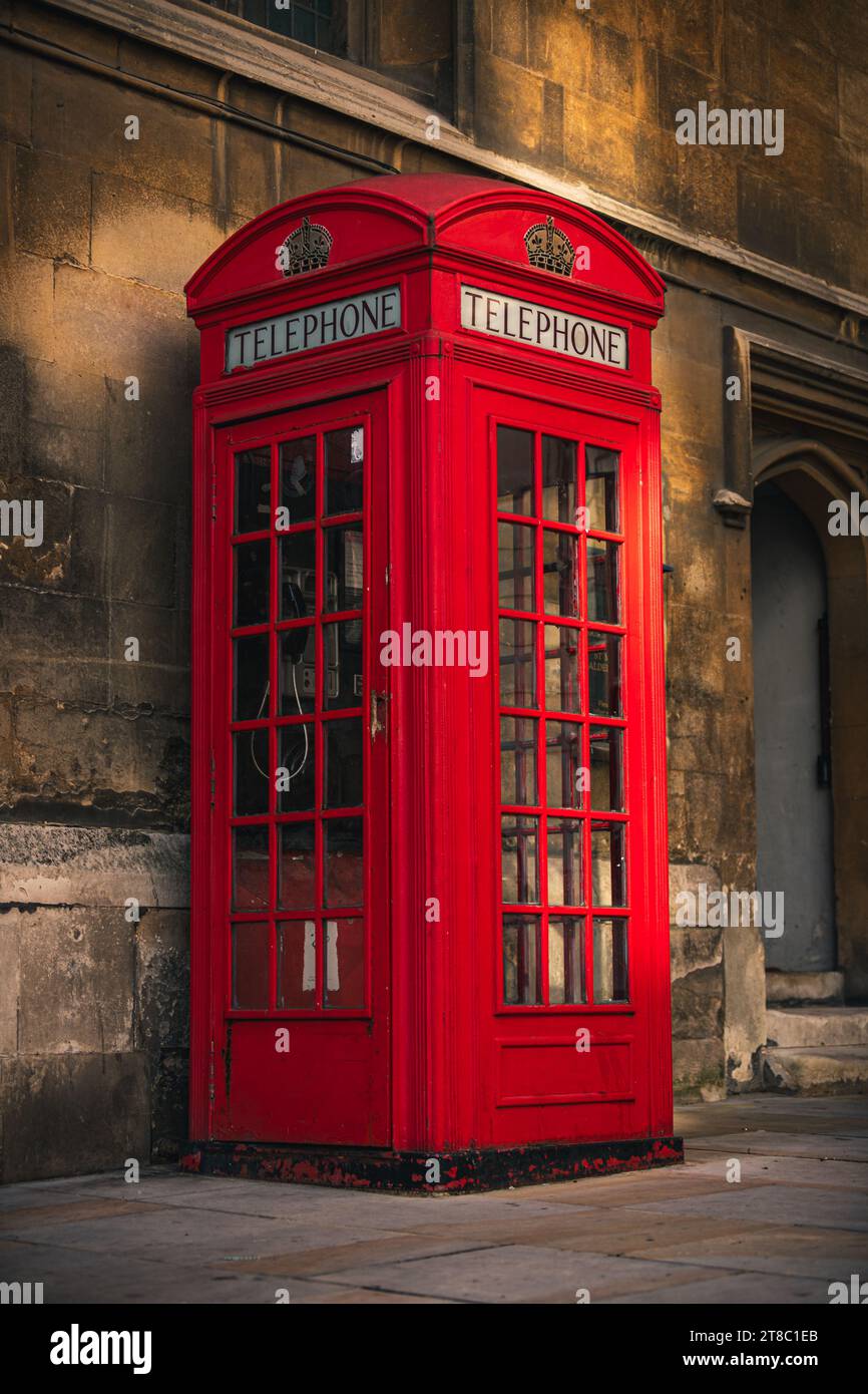 Una caratteristica cabina telefonica londinese Stock Photo