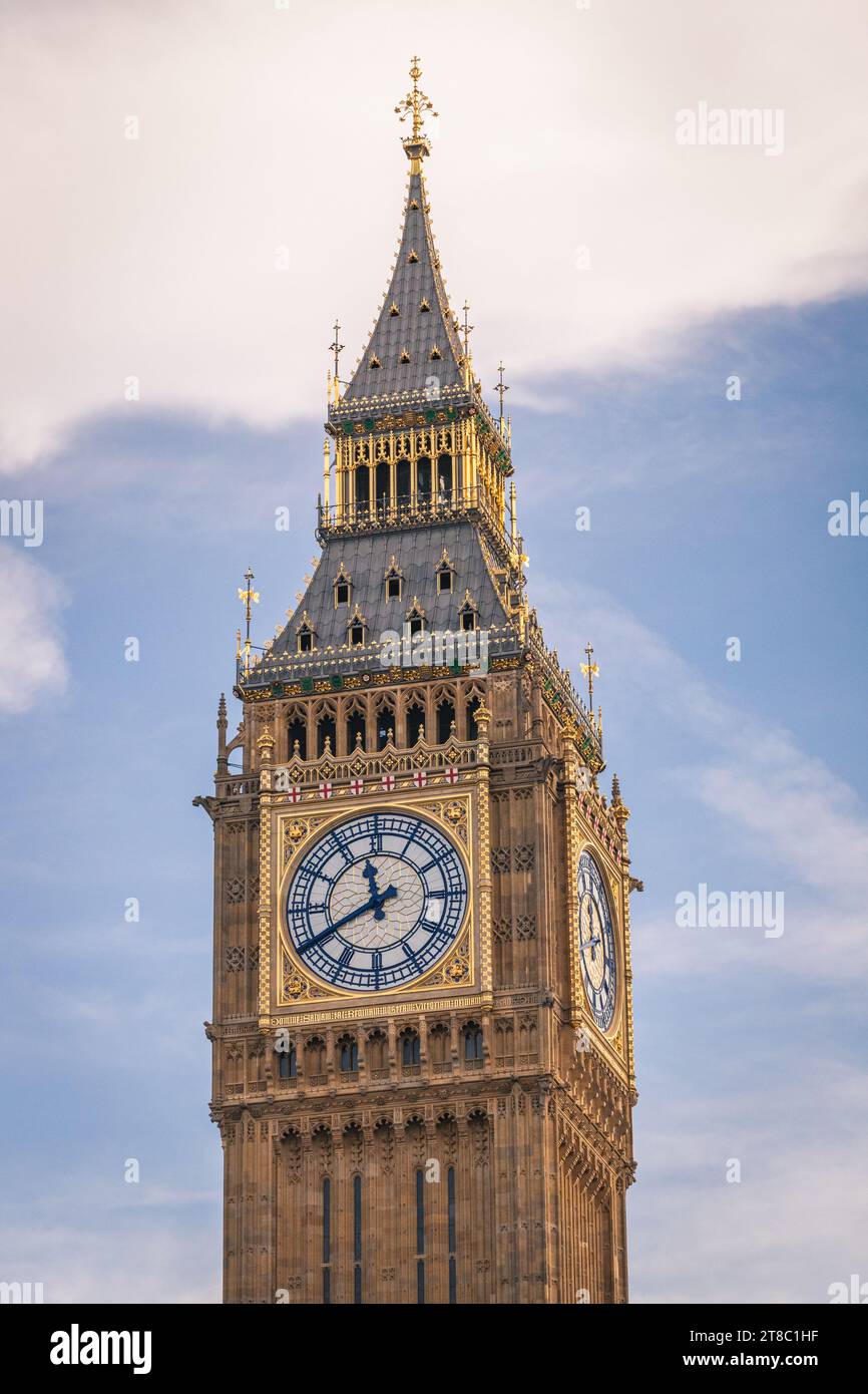 Il Big Ben con cielo sereno, Londra Stock Photo