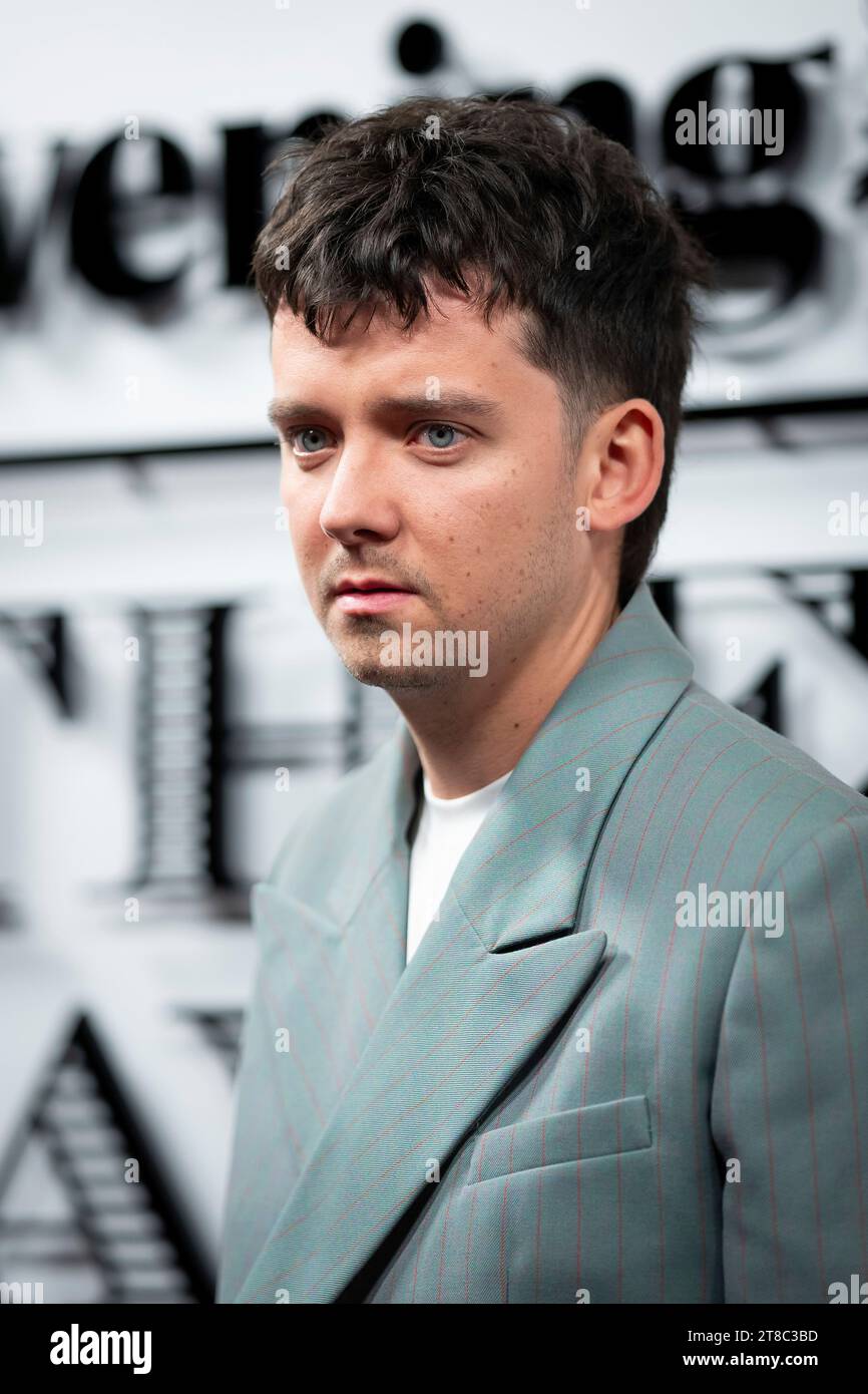 asa-butterfield-poses-for-photographers-upon-arrival-at-the-evening