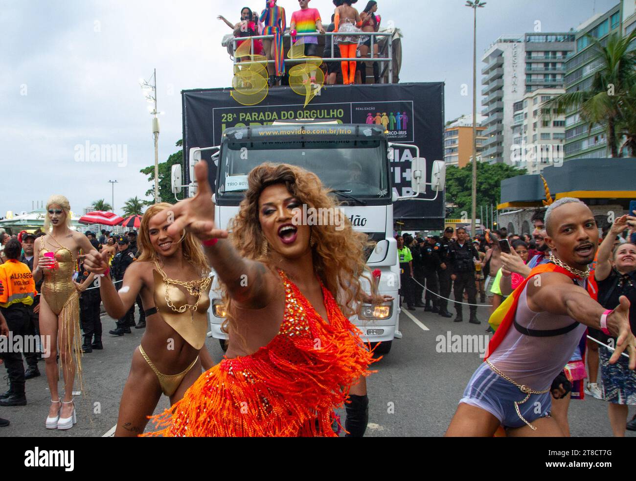 Rio de Janeiro, Rio de Janeiro, Brasil. 19th Nov, 2023. Rio de Janeiro (RJ) 19/11/2013 - GAY/LGBT QIA /COPACABANA PARADE - 28th LGBTI  Rio Pride Parade took place this Sunday (19), in Copacabana, South zone of Rio de Janeiro, &#xA;The event, organized by Grupo Arco-Iris, contacted eight electric trios. The motto of this edition was Love, Citizenship and the LGBTI  Struggle Will Never Retreat. (Foto: Ãƒ''°rica Martin/Thenews2/Zumapress) (Credit Image: © Erica Martin/TheNEWS2 via ZUMA Press Wire) EDITORIAL USAGE ONLY! Not for Commercial USAGE! Stock Photo