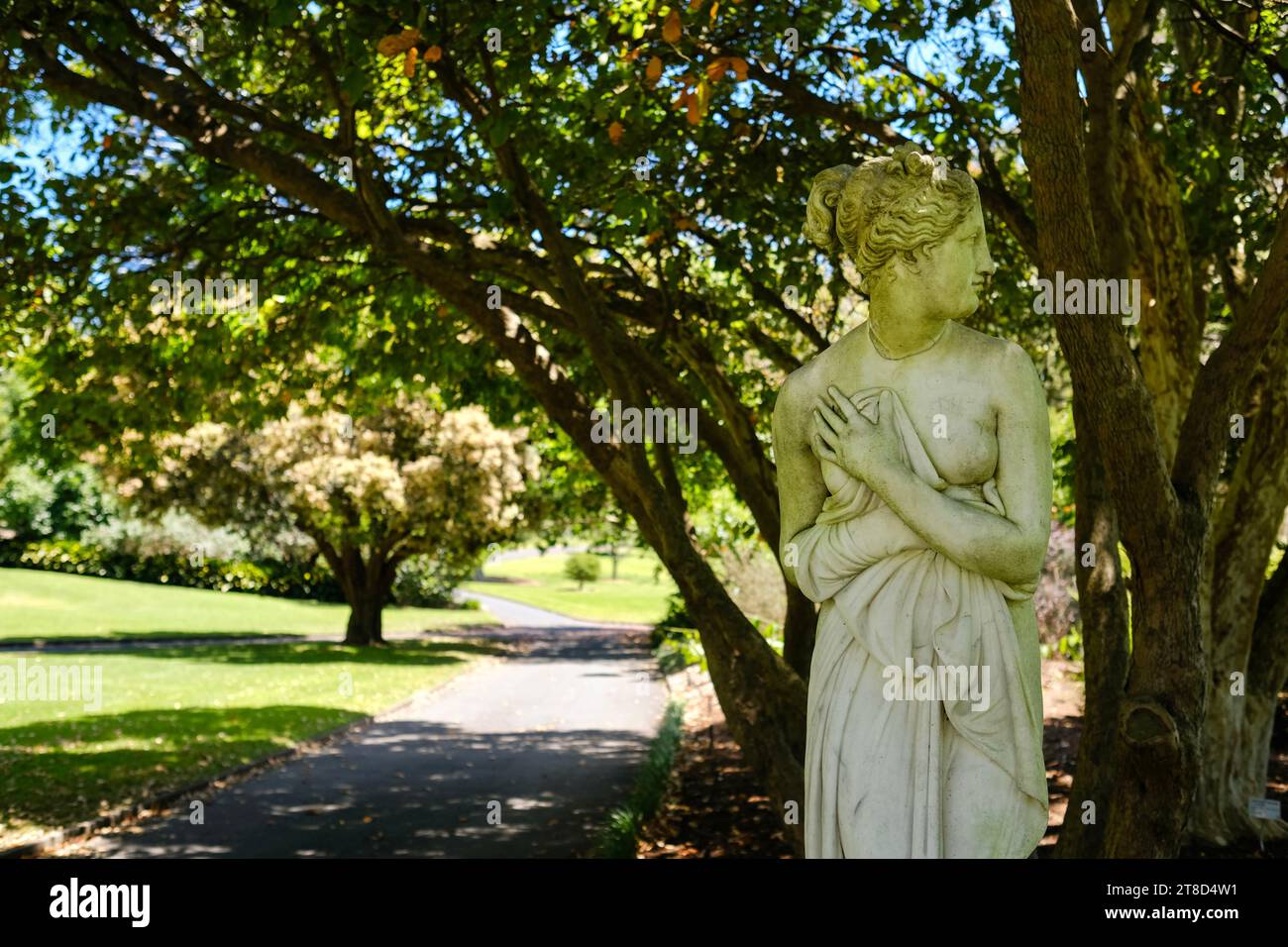 Neoclassical statue venus hi-res stock photography and images - Alamy