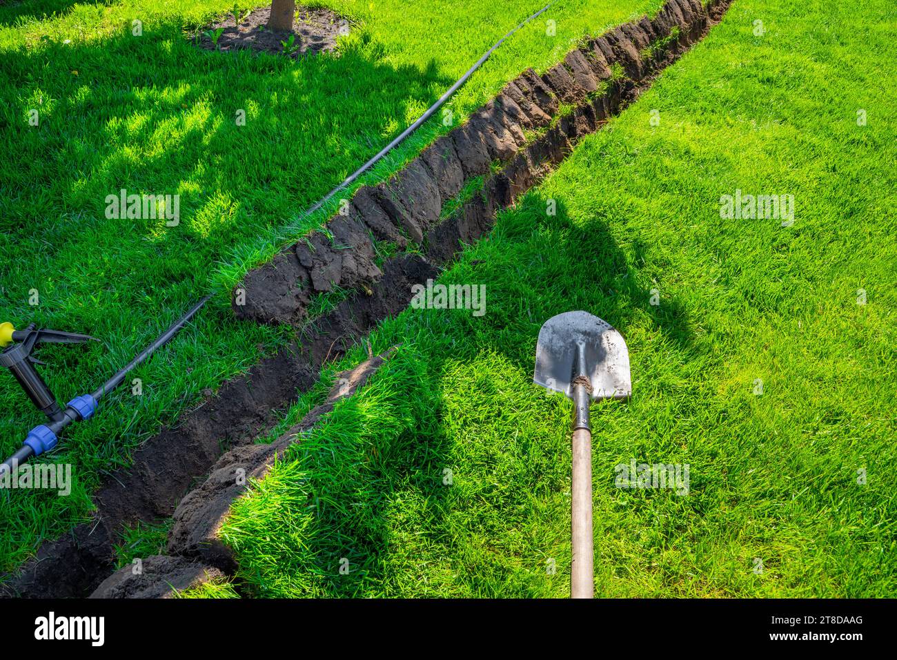 Selfinstallation of irrigation with a retractable sprinkler in the