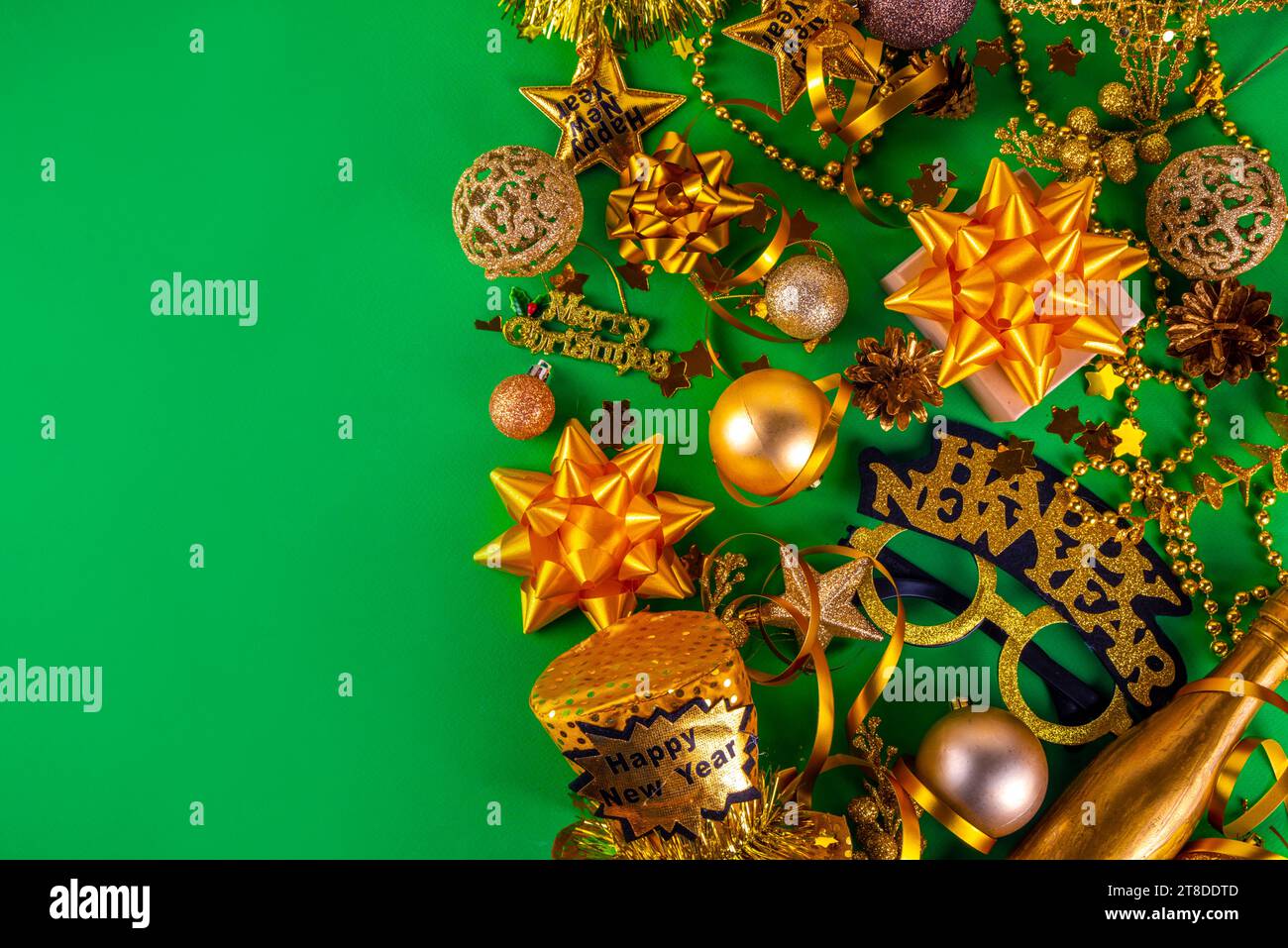 Gold streamers confetti hi-res stock photography and images - Page 8 - Alamy