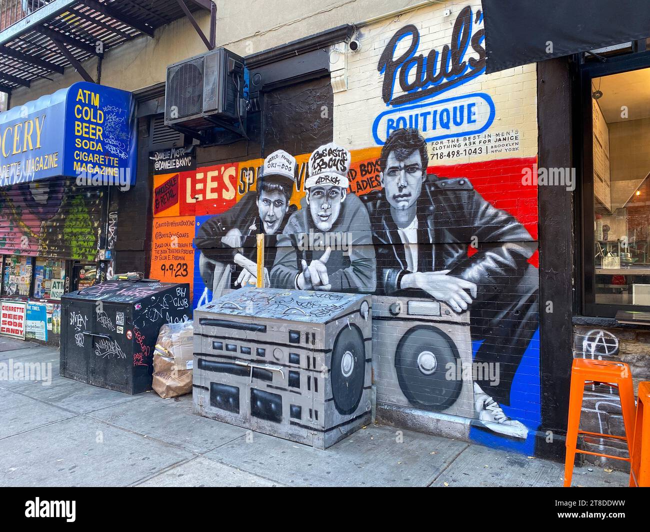 New York, United States. 19th Nov, 2023. General view of graffiti art ...