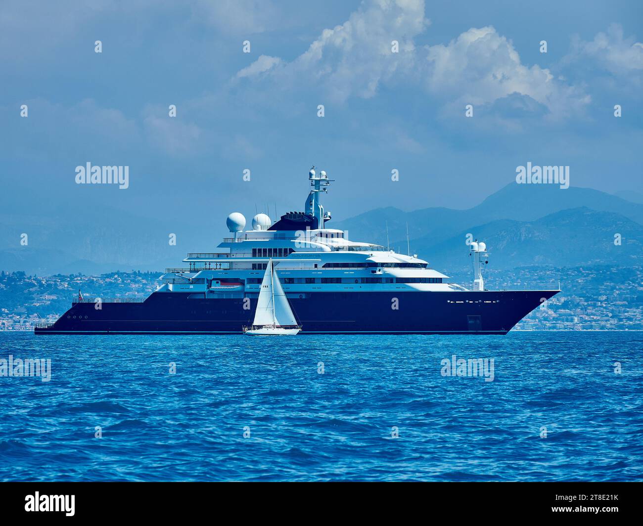 126m megayacht, OCTOPUS at anchor off Antibes Stock Photo Alamy