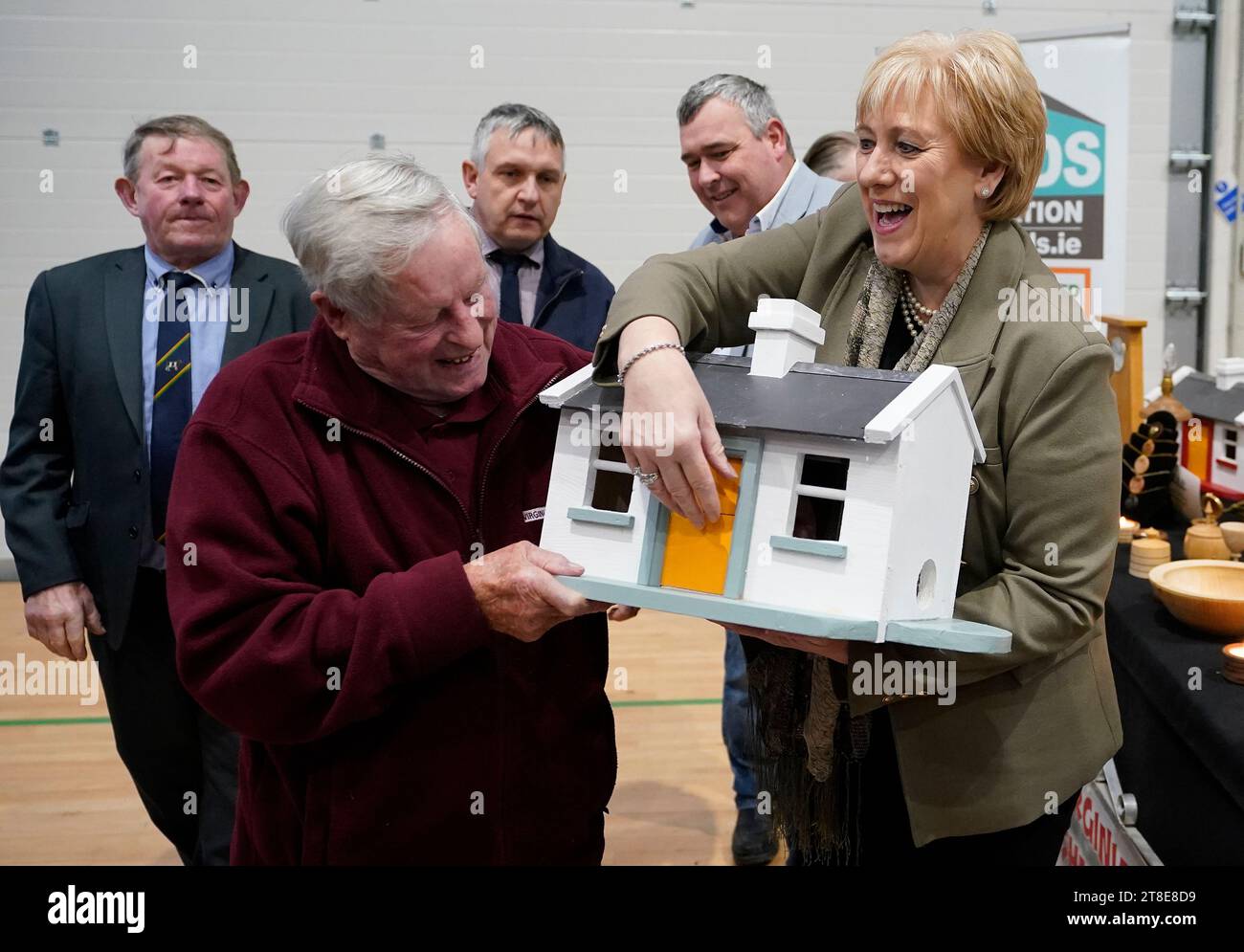 Social protection minister Heather Humphreys meets Tommy Sheridan, 93, from Virginia, who makes bird houses as she visits the Irish Men's Shed Association conference at the Virginia Show Centre in Co Cavan, to announce details of the first tranche of cost of living lump sum payments from Budget 2024, at Picture date: Monday November 20, 2023. Stock Photo