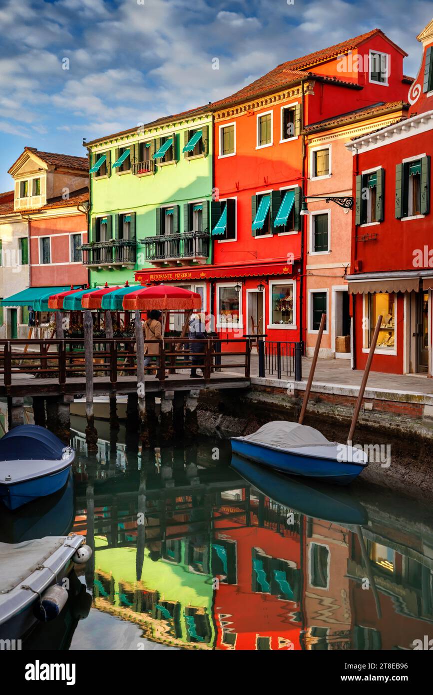 Venetian canal homes hi-res stock photography and images - Alamy