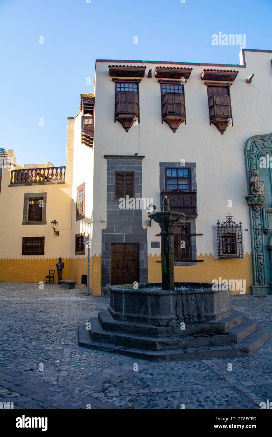 Columbus House (Casa de Colon) and  water fountain,in the town of Las Palmas de Gran Canaria, Canary Islands, Spain Stock Photo